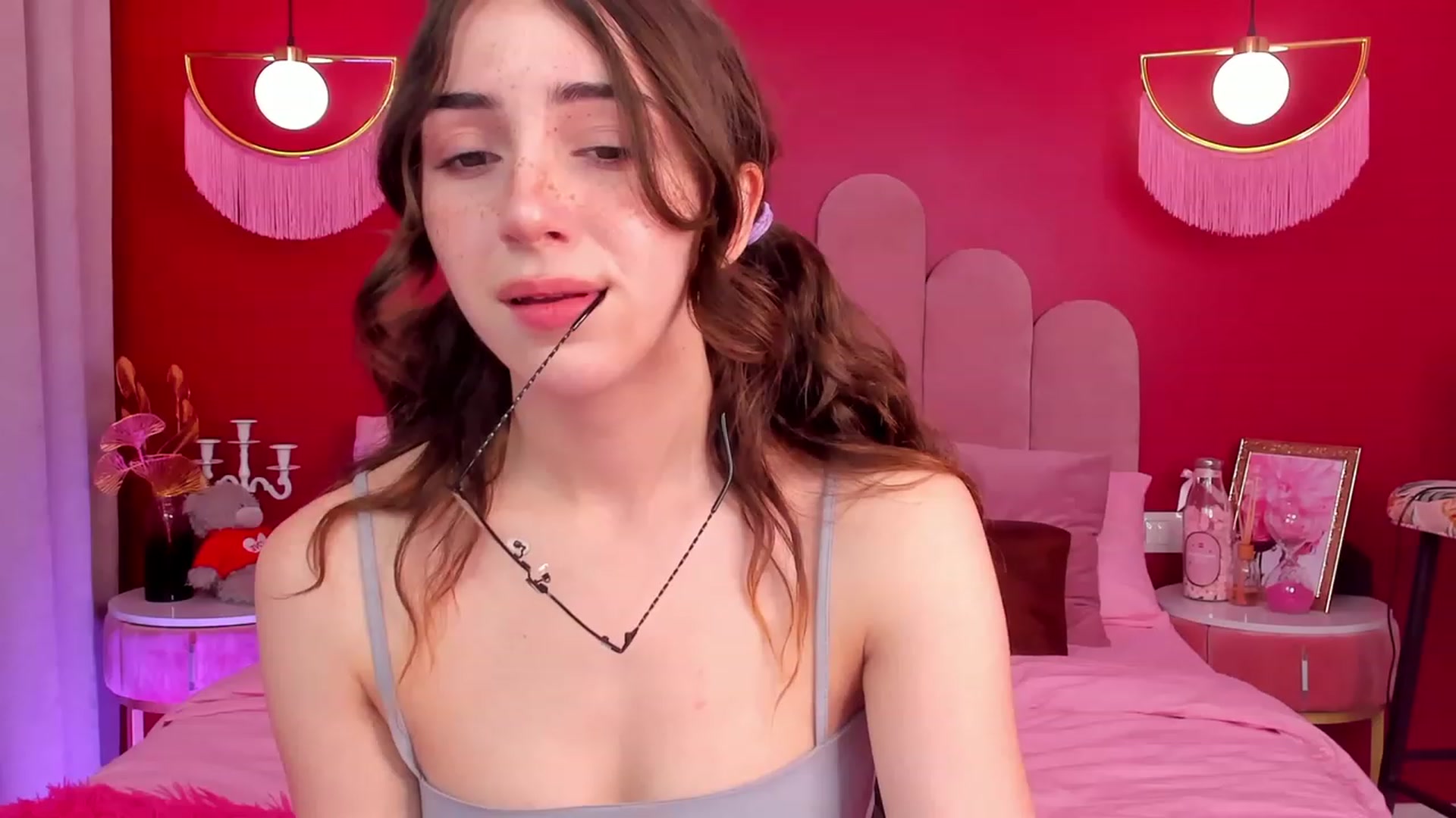 Gallery image thumbnail from ElsaYoung's myfreecams stream on, 04/21/2023, 05:18 image 8 of 20