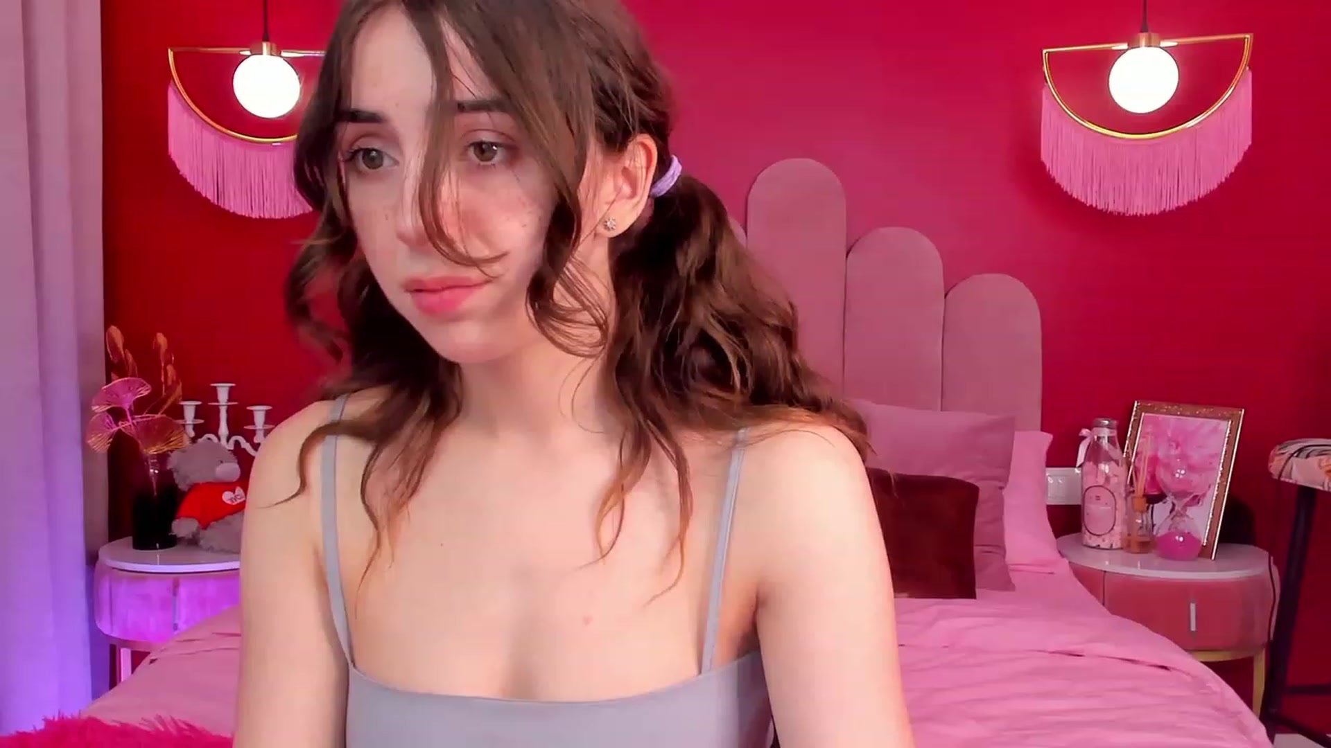 Gallery image thumbnail from ElsaYoung's myfreecams stream on, 04/21/2023, 05:18 image 12 of 20