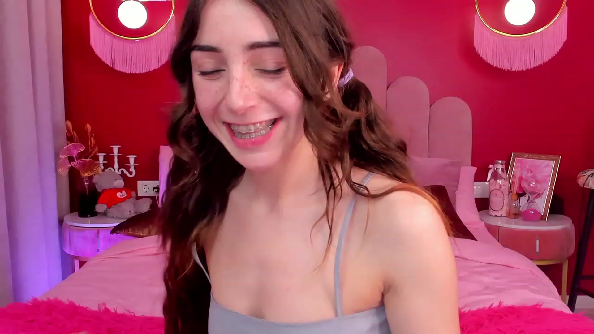 Gallery image thumbnail from ElsaYoung's myfreecams stream on, 04/21/2023, 08:24 image 8 of 20