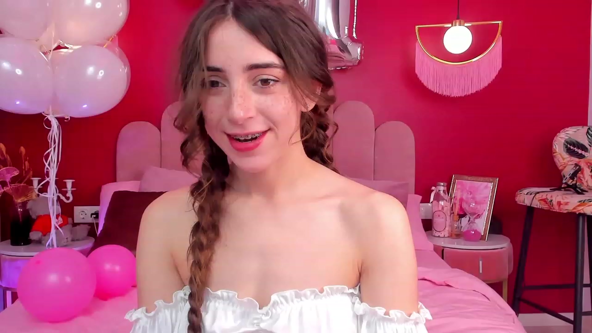 Gallery image thumbnail from ElsaYoung's myfreecams stream on, 04/22/2023, 09:04 image 12 of 20