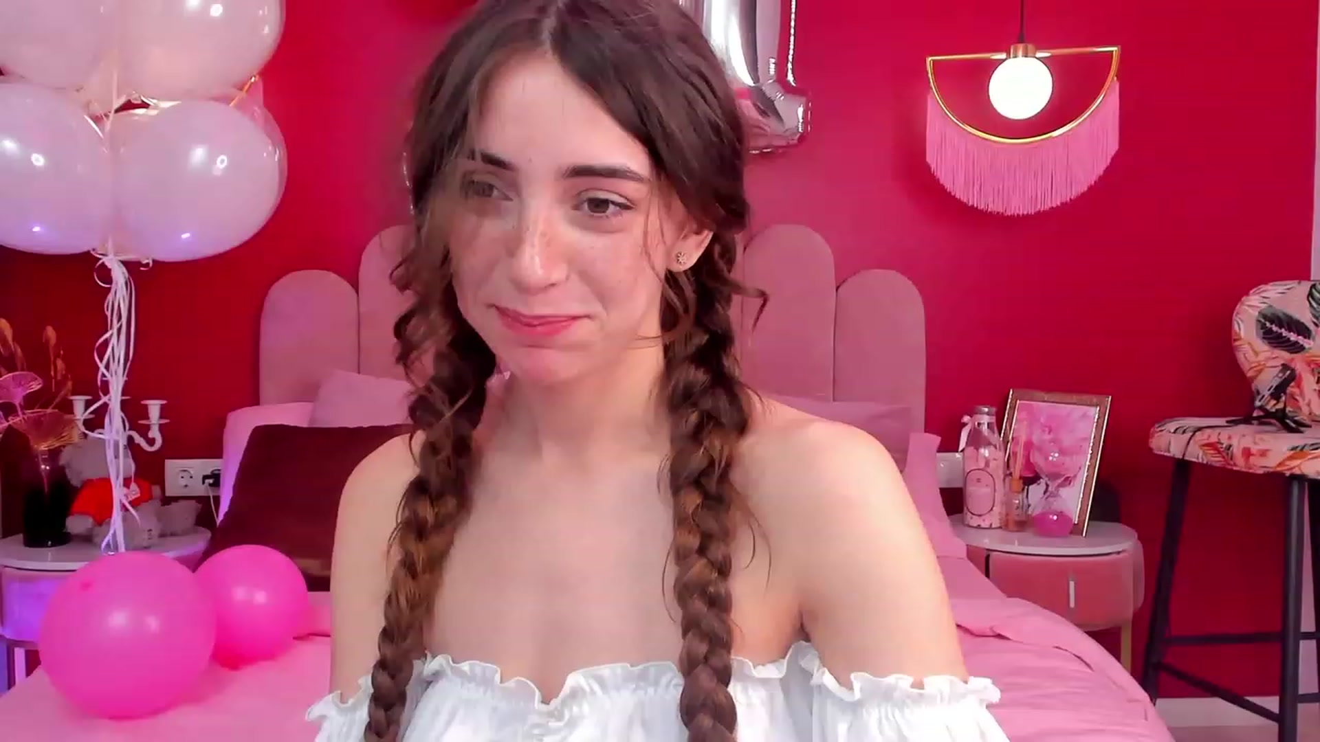 Gallery image thumbnail from ElsaYoung's myfreecams stream on, 04/22/2023, 09:04 image 9 of 20