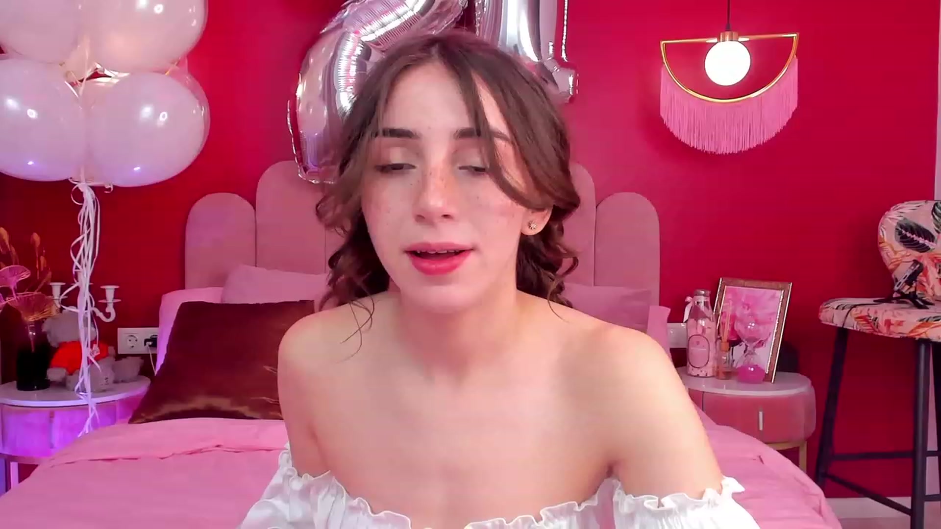 Gallery image thumbnail from ElsaYoung's myfreecams stream on, 04/22/2023, 09:04 image 2 of 20