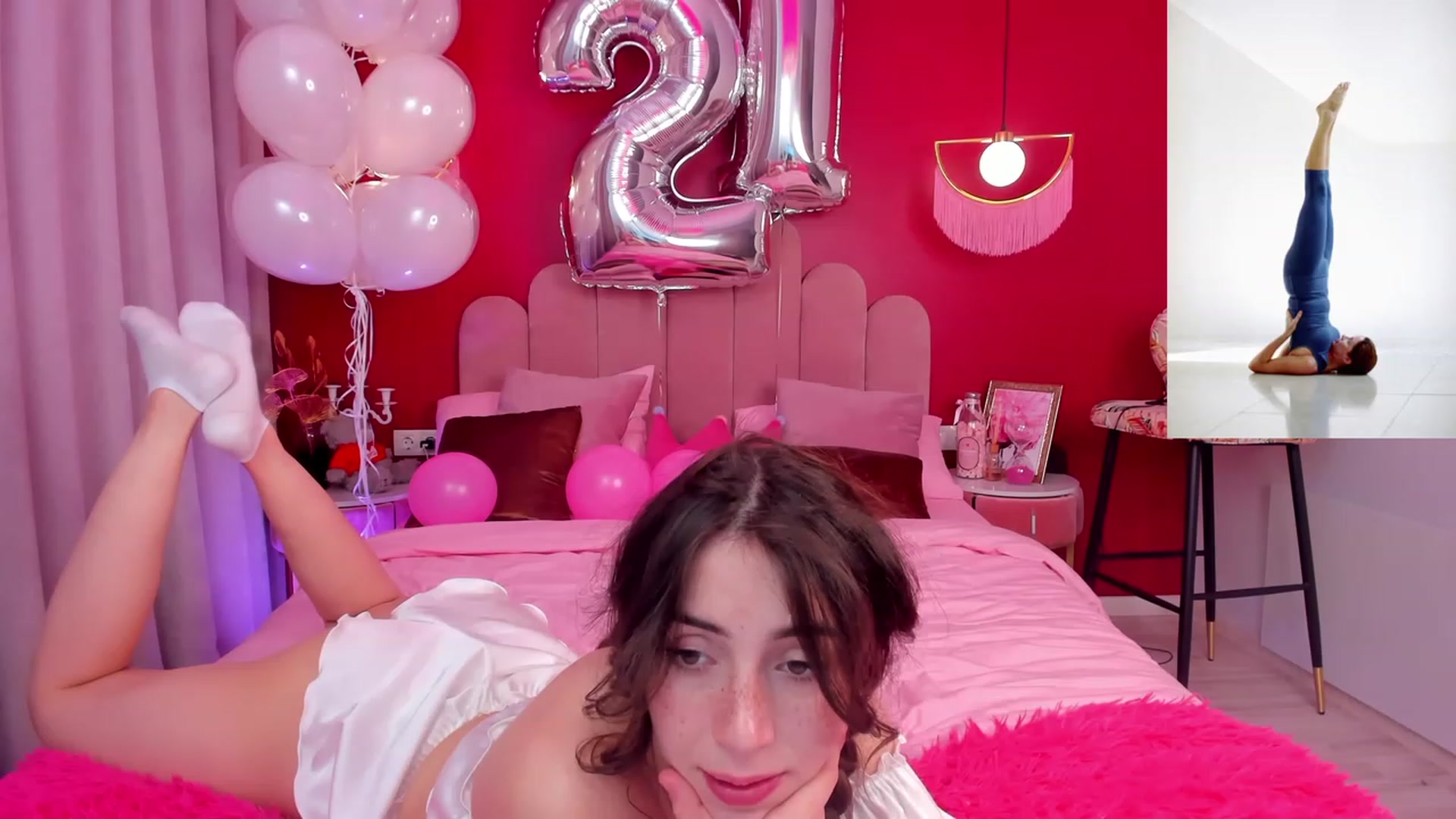 Gallery image thumbnail from ElsaYoung's myfreecams stream on, 04/22/2023, 09:54 image 10 of 20