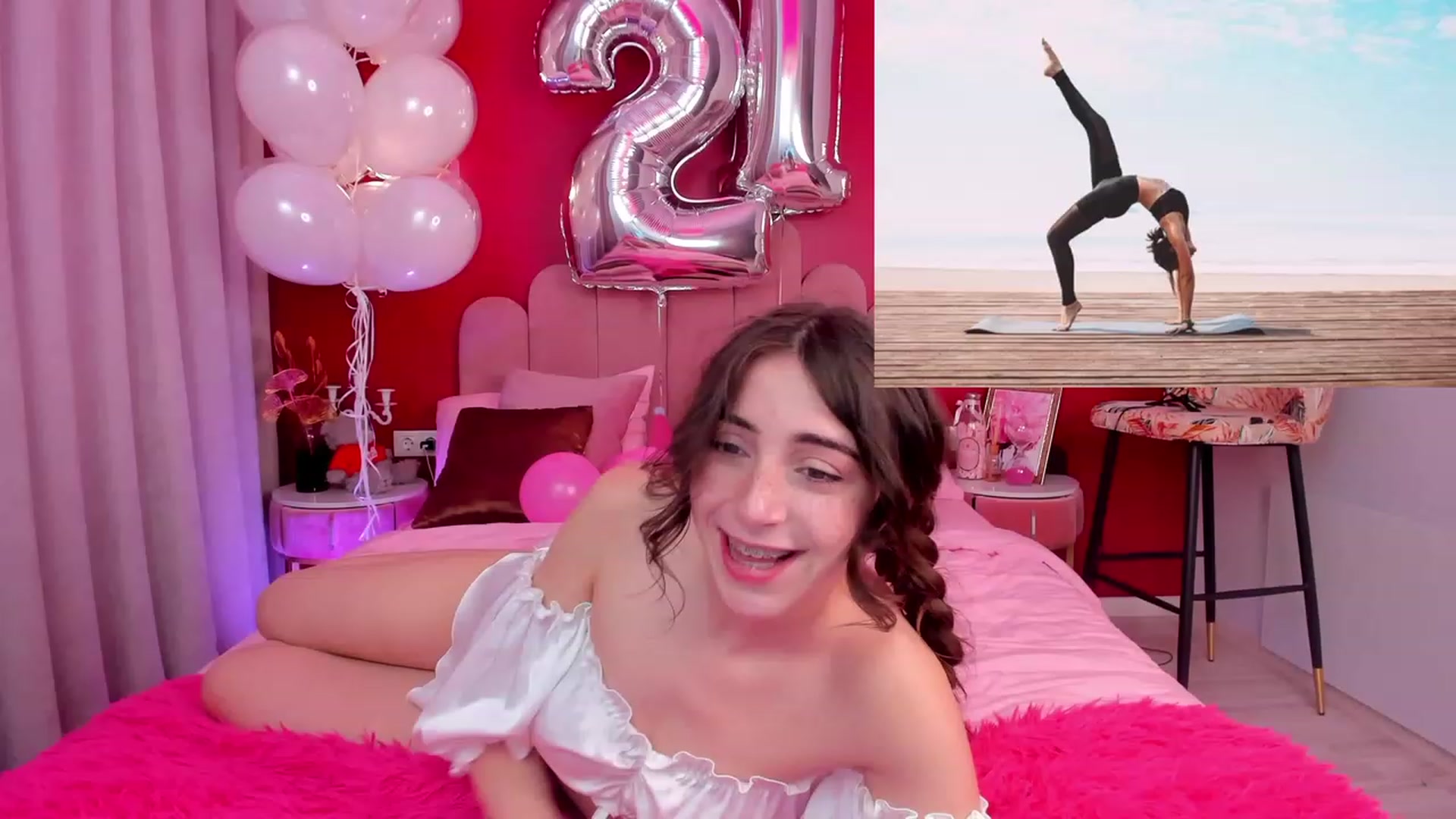 Gallery image thumbnail from ElsaYoung's myfreecams stream on, 04/22/2023, 09:54 image 1 of 20