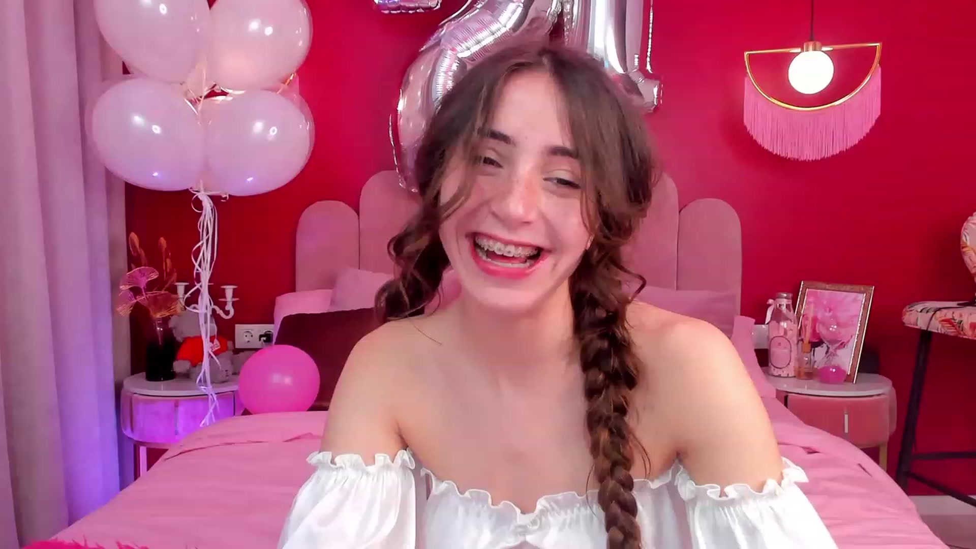 Gallery image thumbnail from ElsaYoung's myfreecams stream on, 04/22/2023, 09:54 image 16 of 20