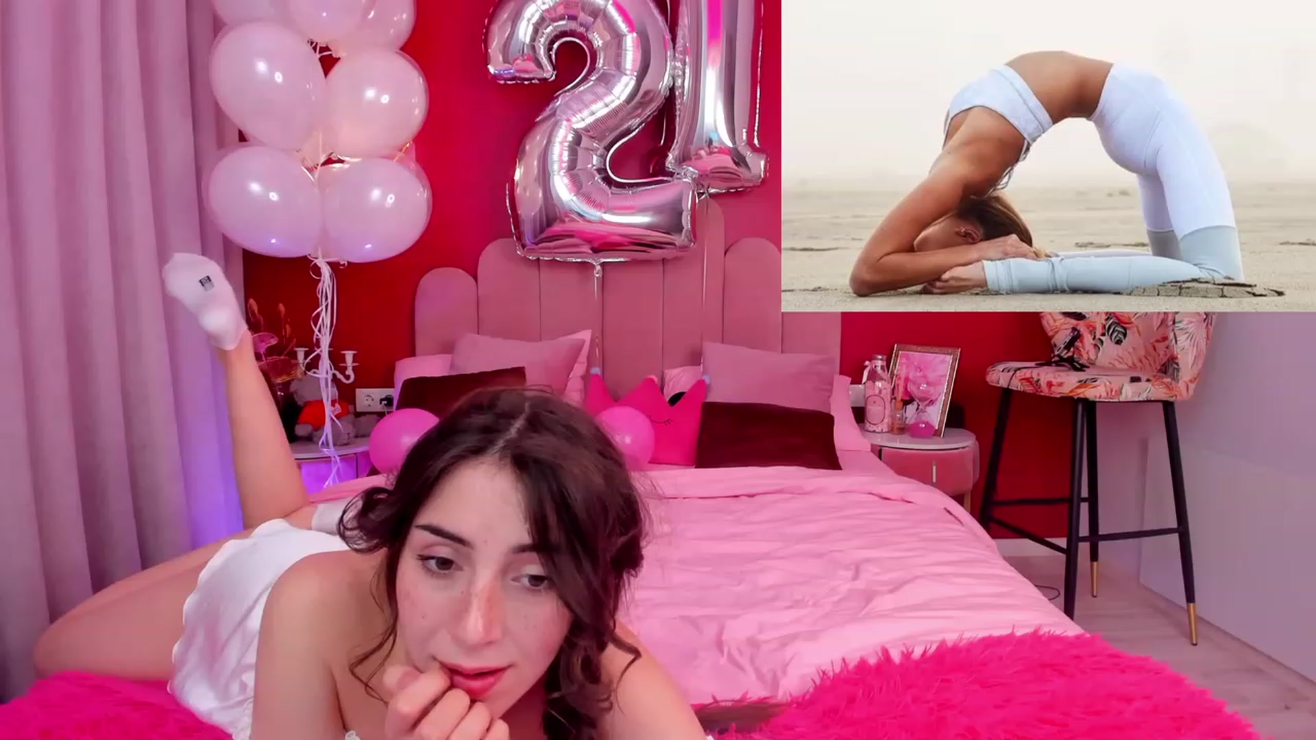 Gallery image thumbnail from ElsaYoung's myfreecams stream on, 04/22/2023, 09:54 image 7 of 20