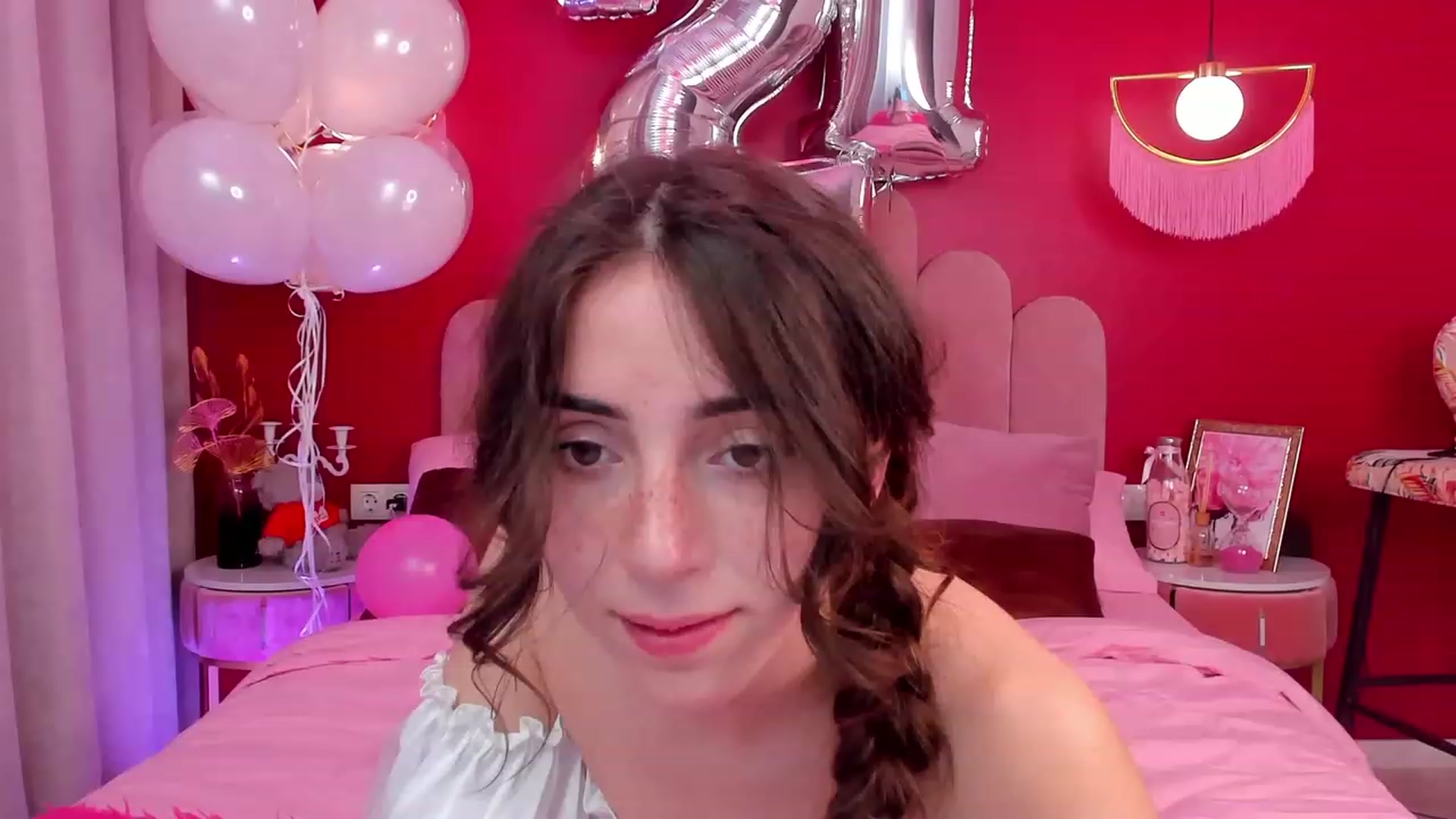 Gallery image thumbnail from ElsaYoung's myfreecams stream on, 04/22/2023, 09:54 image 17 of 20