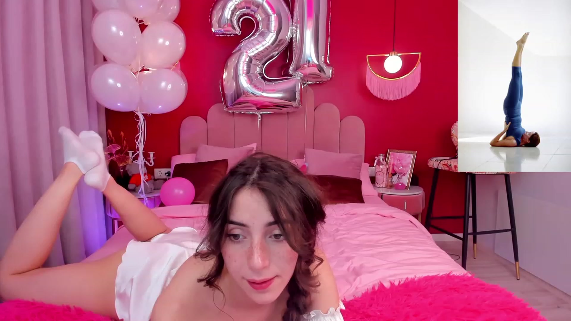 Gallery image thumbnail from ElsaYoung's myfreecams stream on, 04/22/2023, 09:54 image 11 of 20