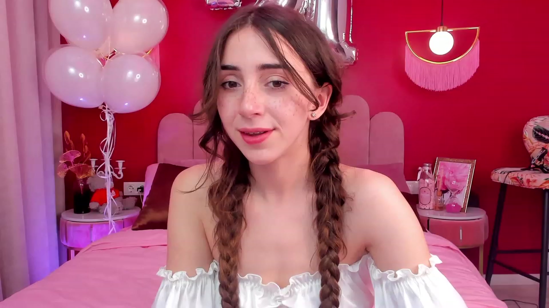 Gallery image thumbnail from ElsaYoung's myfreecams stream on, 04/22/2023, 13:53 image 3 of 20