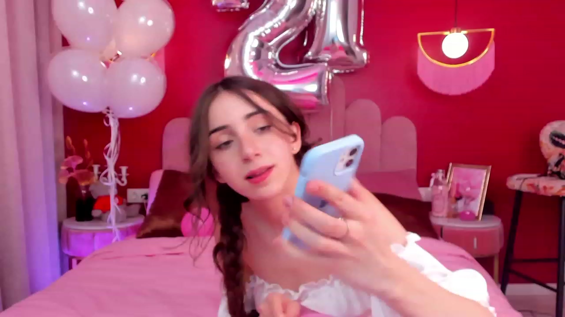 Gallery image thumbnail from ElsaYoung's myfreecams stream on, 04/22/2023, 13:53 image 4 of 20
