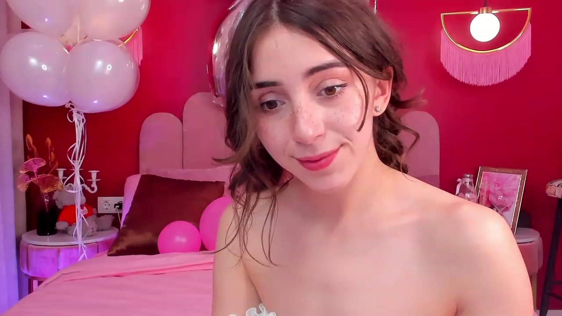 Gallery image thumbnail from ElsaYoung's myfreecams stream on, 04/22/2023, 13:53 image 9 of 20