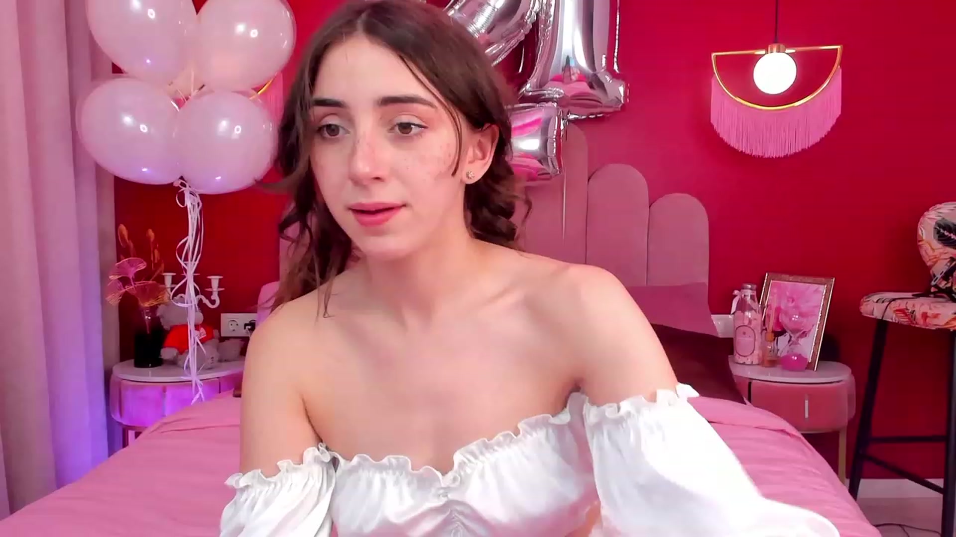 Gallery image thumbnail from ElsaYoung's myfreecams stream on, 04/22/2023, 13:53 image 5 of 20