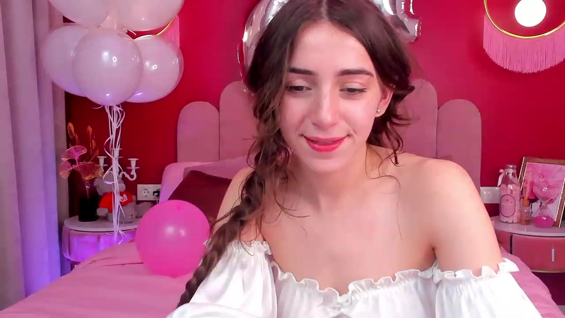 Gallery image thumbnail from ElsaYoung's myfreecams stream on, 04/22/2023, 19:55 image 13 of 20