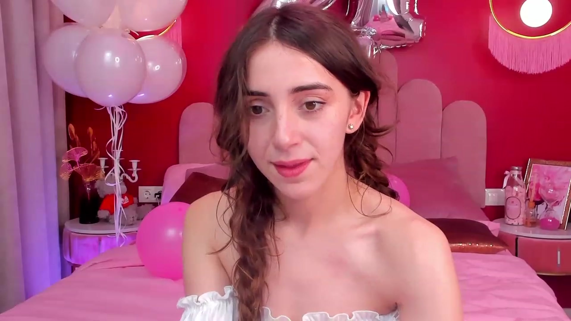 Gallery image thumbnail from ElsaYoung's myfreecams stream on, 04/22/2023, 19:55 image 11 of 20