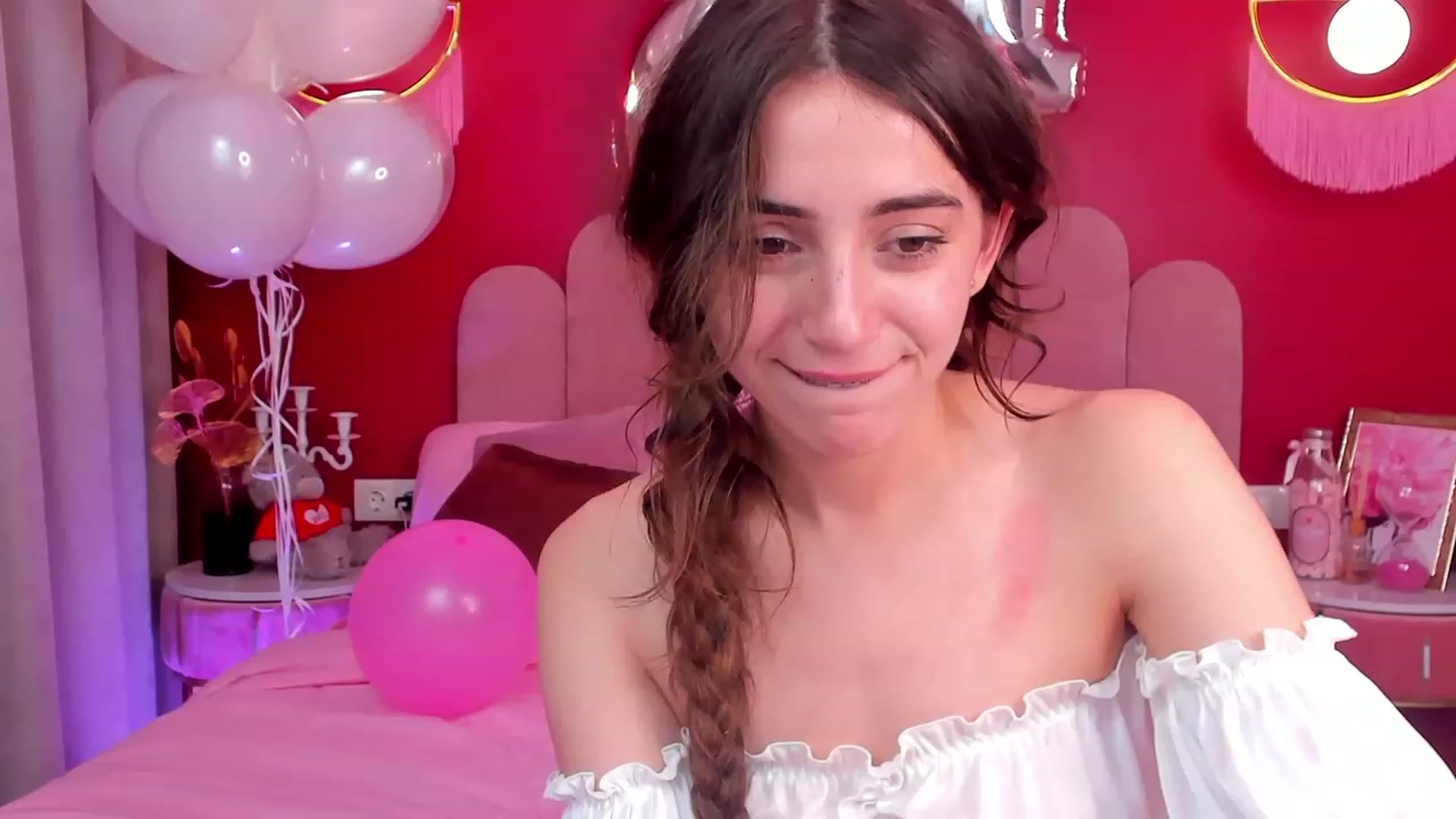 Gallery image thumbnail from ElsaYoung's myfreecams stream on, 04/22/2023, 19:55 image 16 of 20