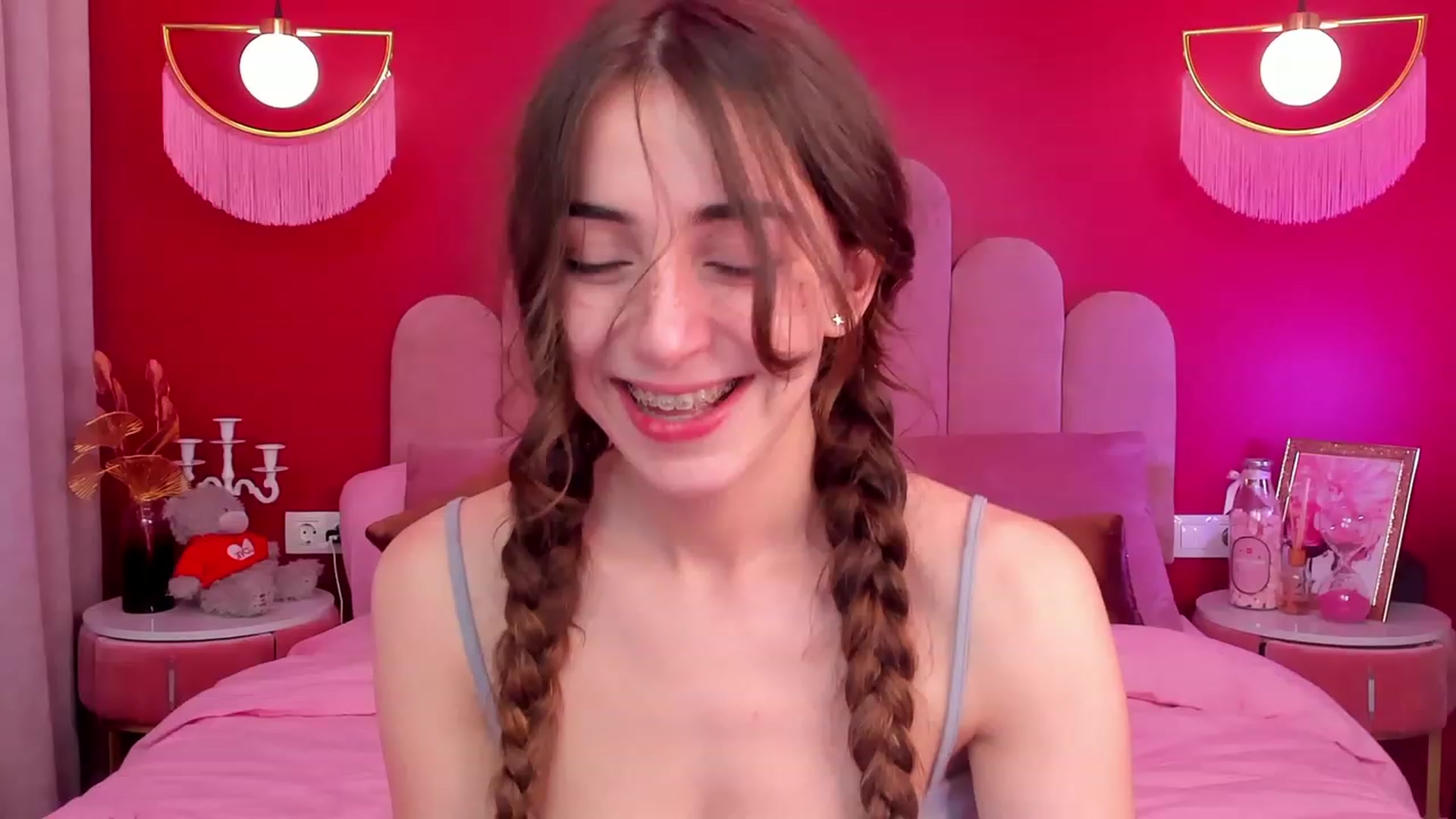 Gallery image thumbnail from ElsaYoung's myfreecams stream on, 04/23/2023, 13:04 image 9 of 20