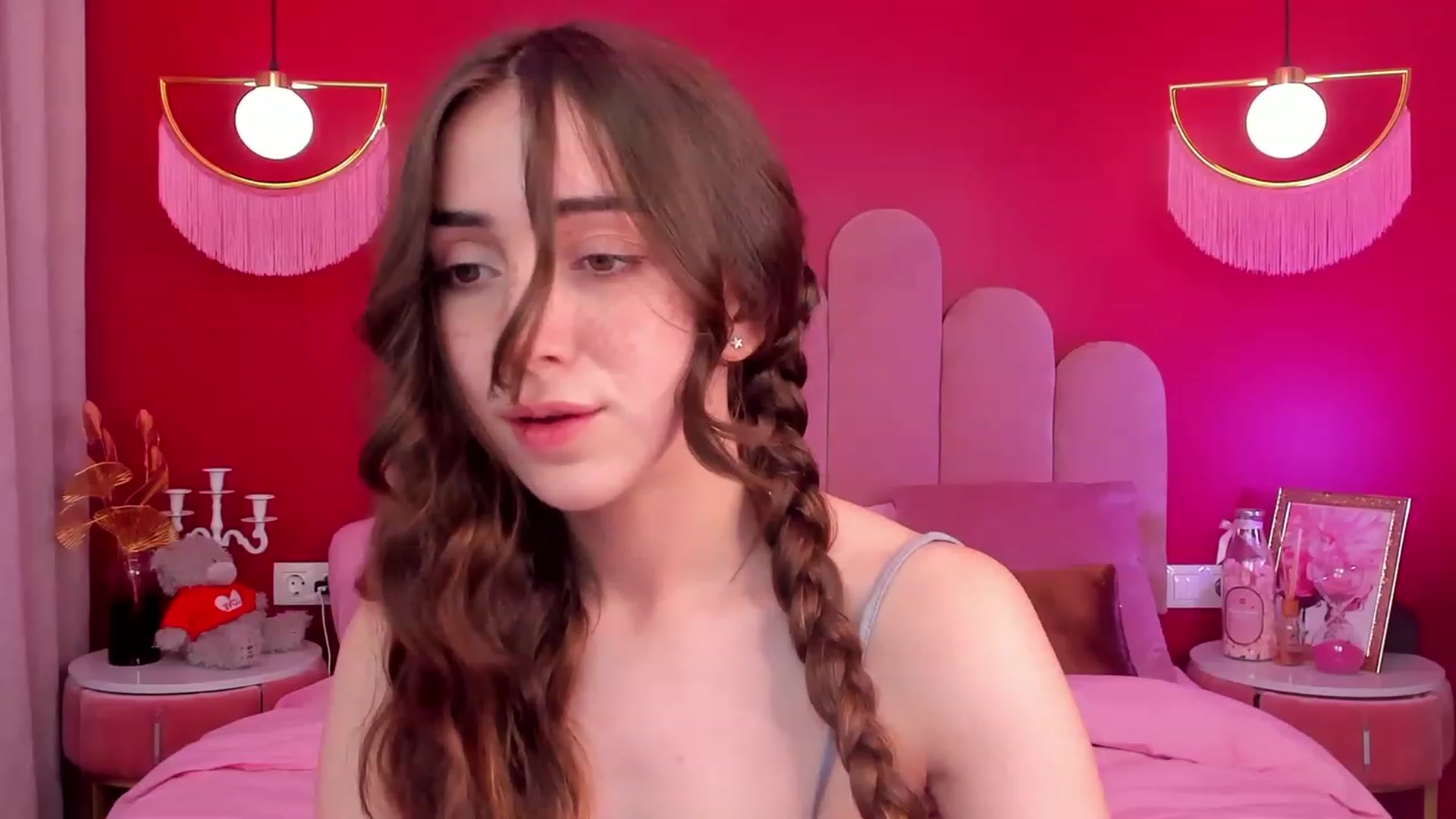 Gallery image thumbnail from ElsaYoung's myfreecams stream on, 04/23/2023, 14:25 image 2 of 20