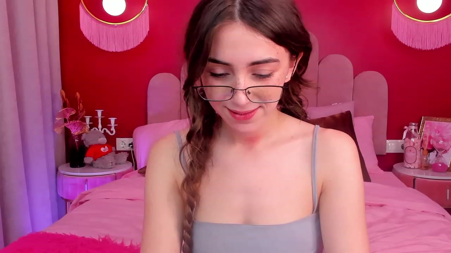 Gallery image thumbnail from ElsaYoung's myfreecams stream on, 04/23/2023, 17:00 image 4 of 20