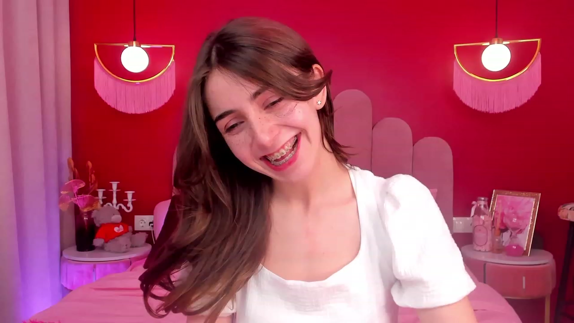 Gallery image thumbnail from ElsaYoung's myfreecams stream on, 04/25/2023, 12:45 image 2 of 20