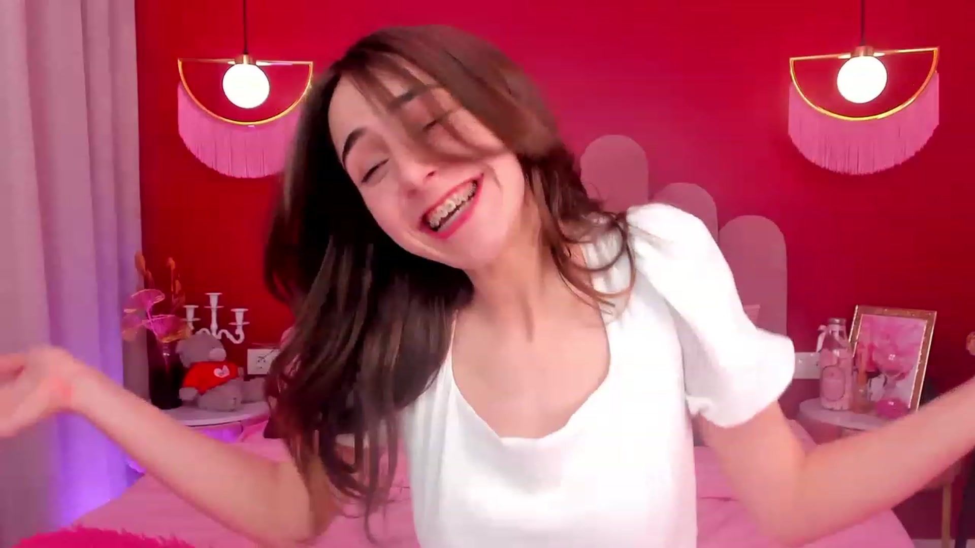 Gallery image thumbnail from ElsaYoung's myfreecams stream on, 04/25/2023, 12:45 image 17 of 20