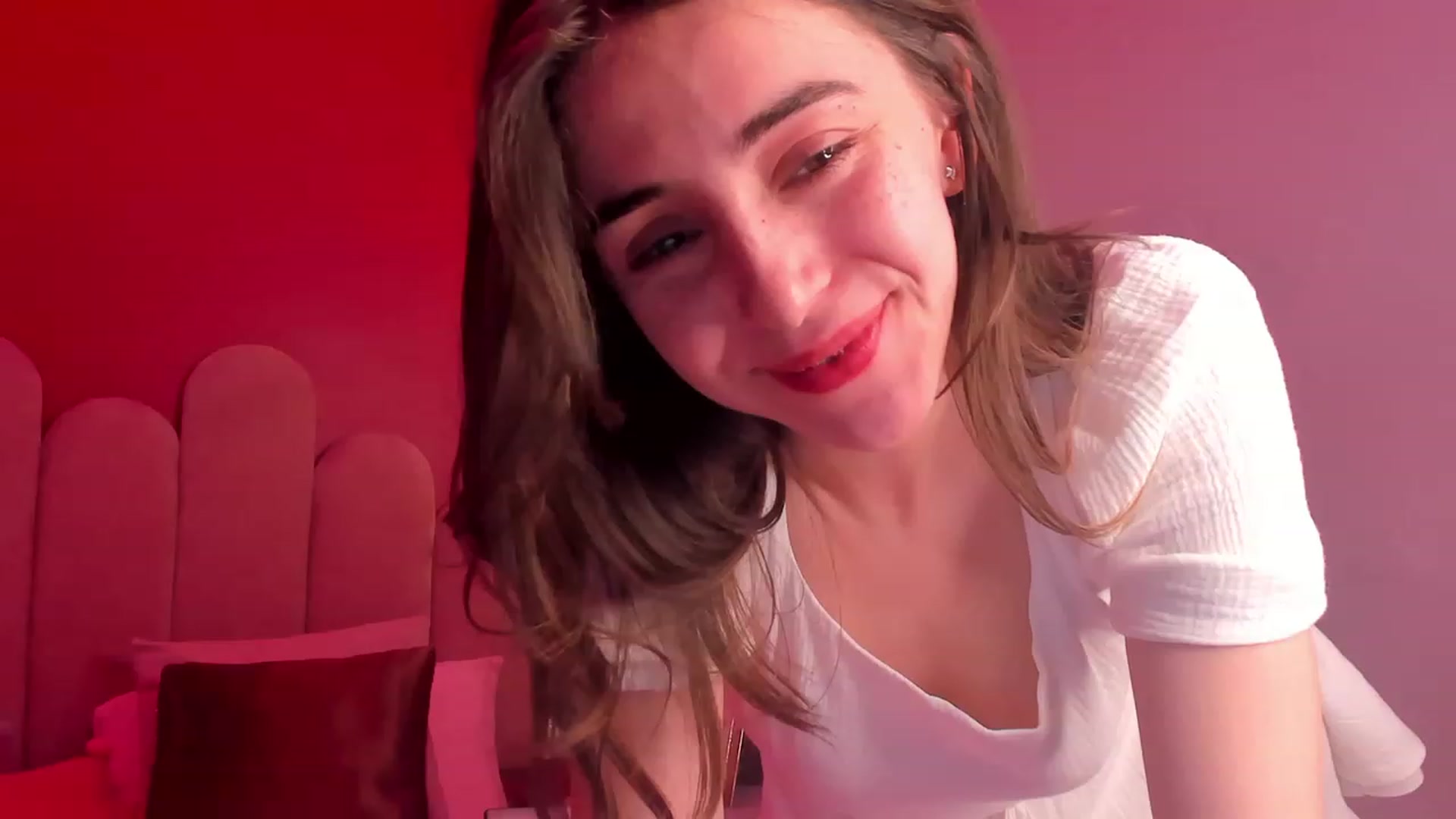Gallery image thumbnail from ElsaYoung's myfreecams stream on, 04/25/2023, 18:16 image 4 of 20