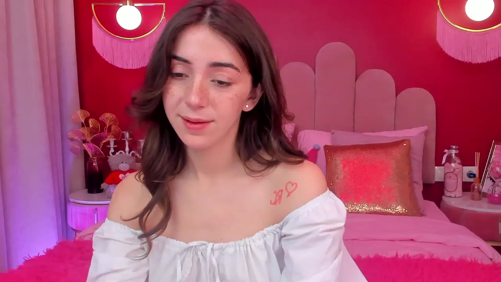 Gallery image thumbnail from ElsaYoung's myfreecams stream on, 04/27/2023, 13:33 image 14 of 20