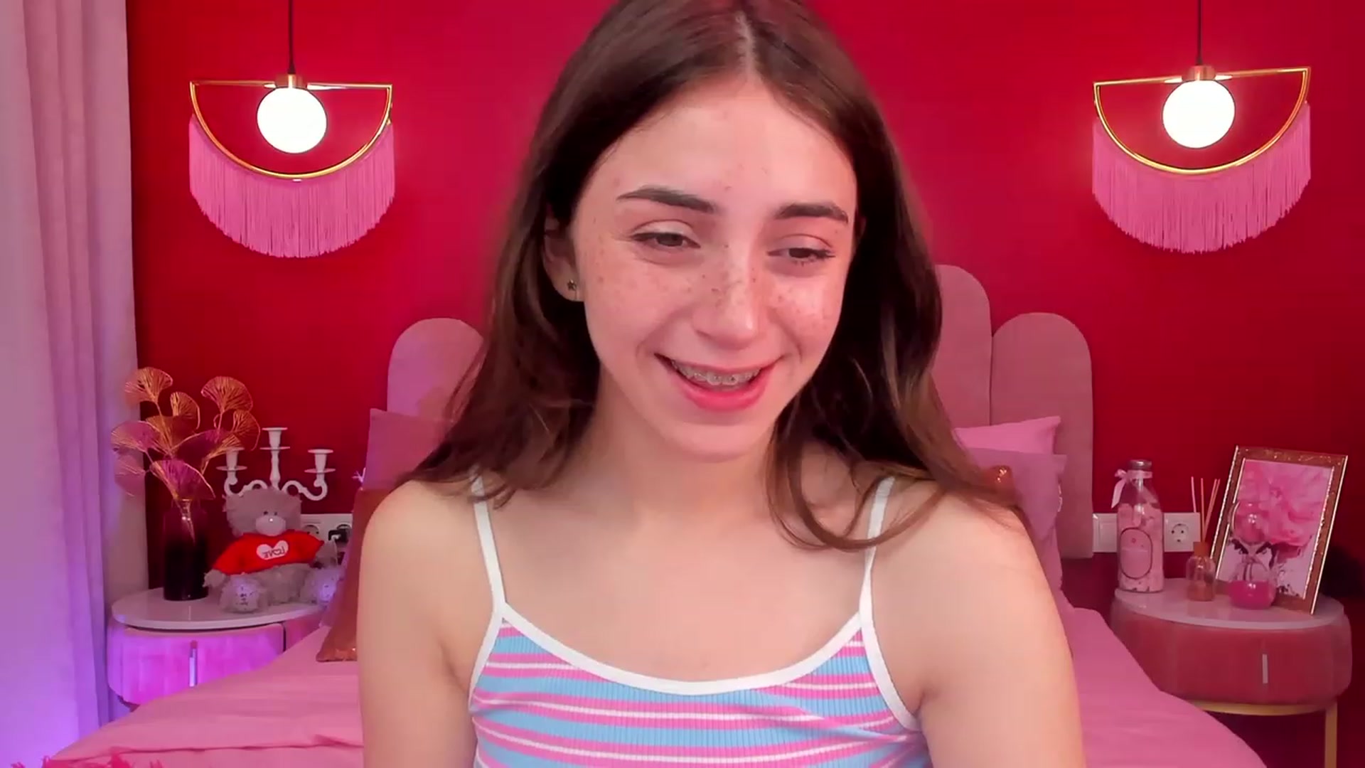 Gallery image thumbnail from ElsaYoung's myfreecams stream on, 04/28/2023, 05:07 image 13 of 20