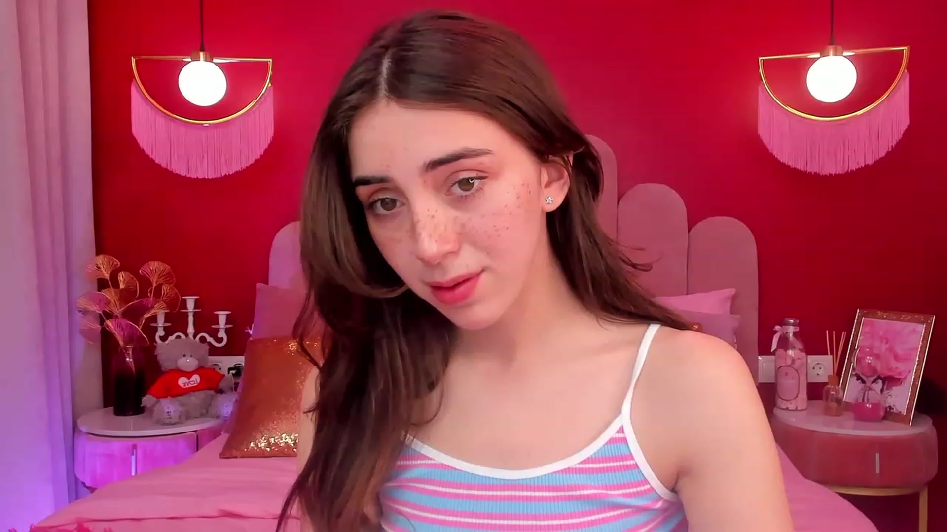 Gallery image thumbnail from ElsaYoung's myfreecams stream on, 04/28/2023, 05:07 image 10 of 20