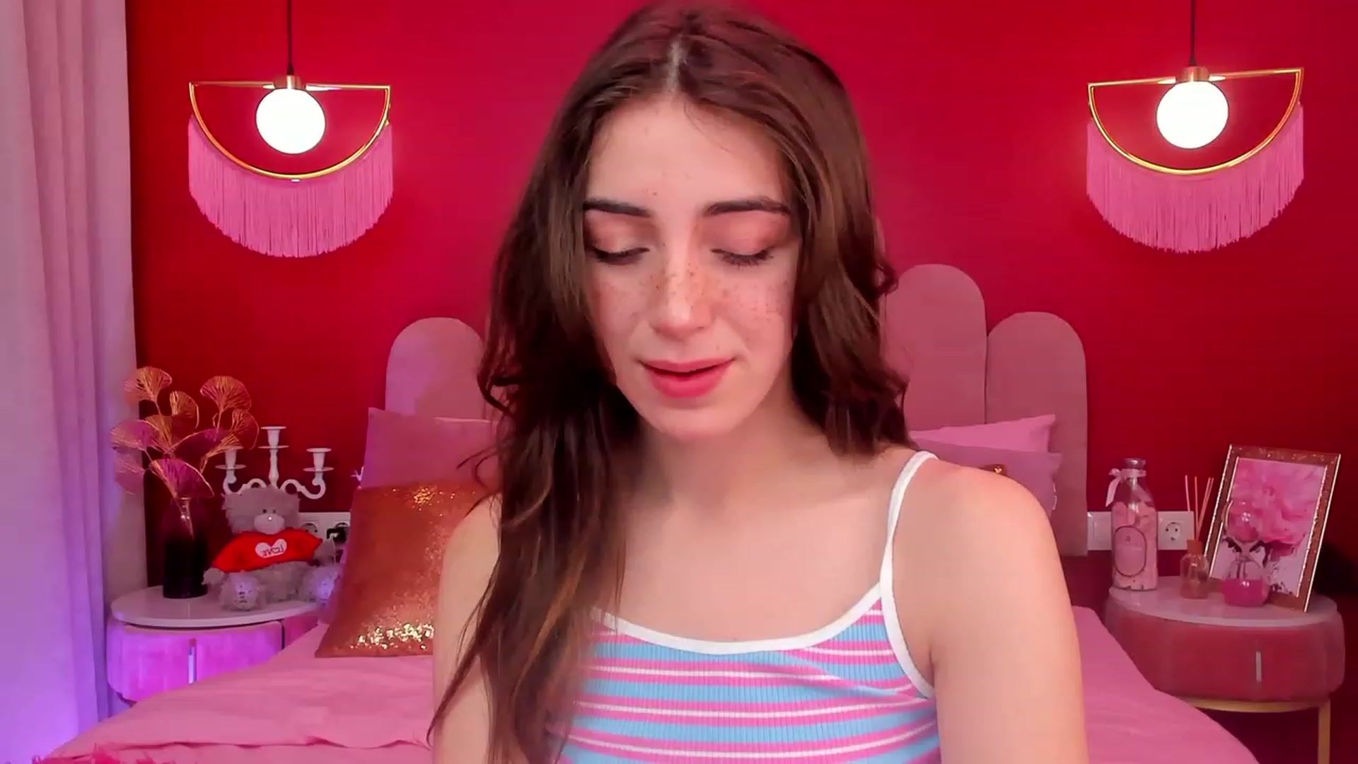 Gallery image thumbnail from ElsaYoung's myfreecams stream on, 04/28/2023, 05:07 image 2 of 20