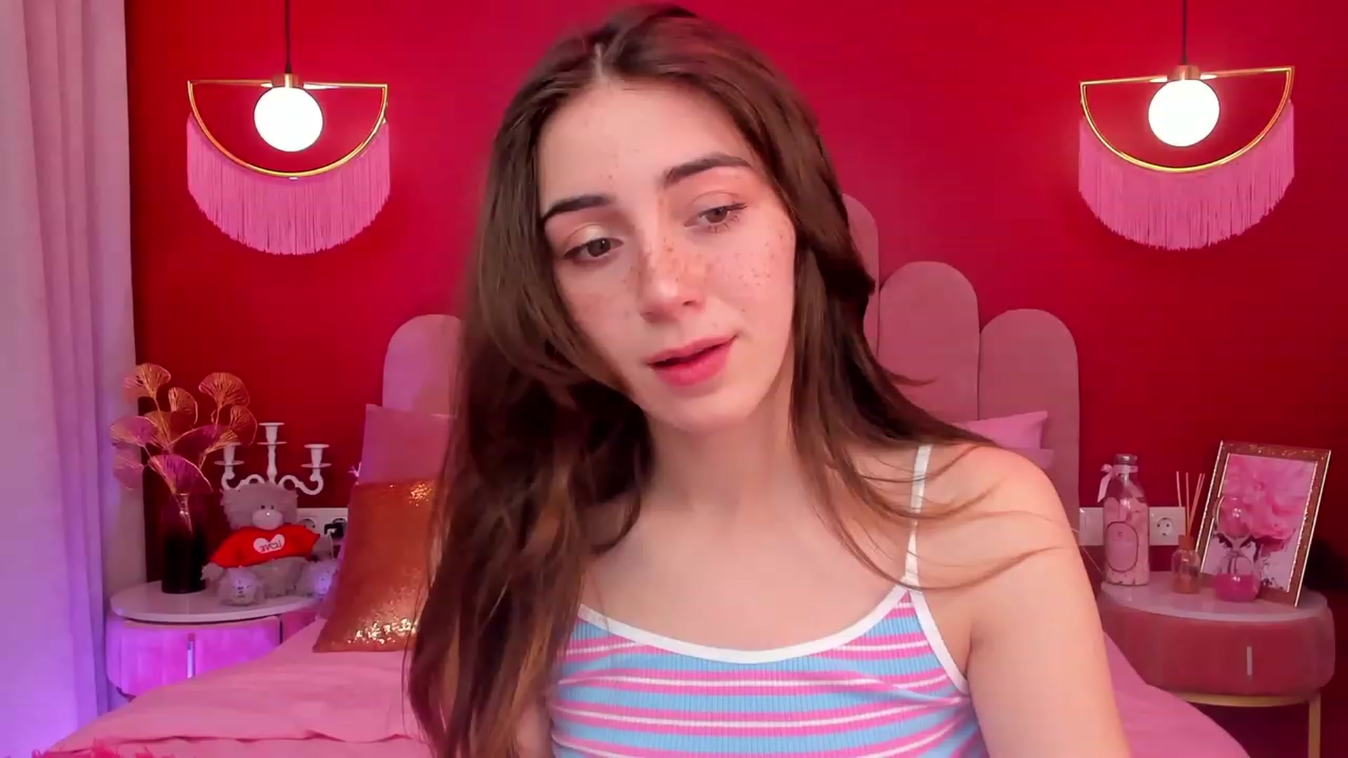 Gallery image thumbnail from ElsaYoung's myfreecams stream on, 04/28/2023, 05:07 image 3 of 20