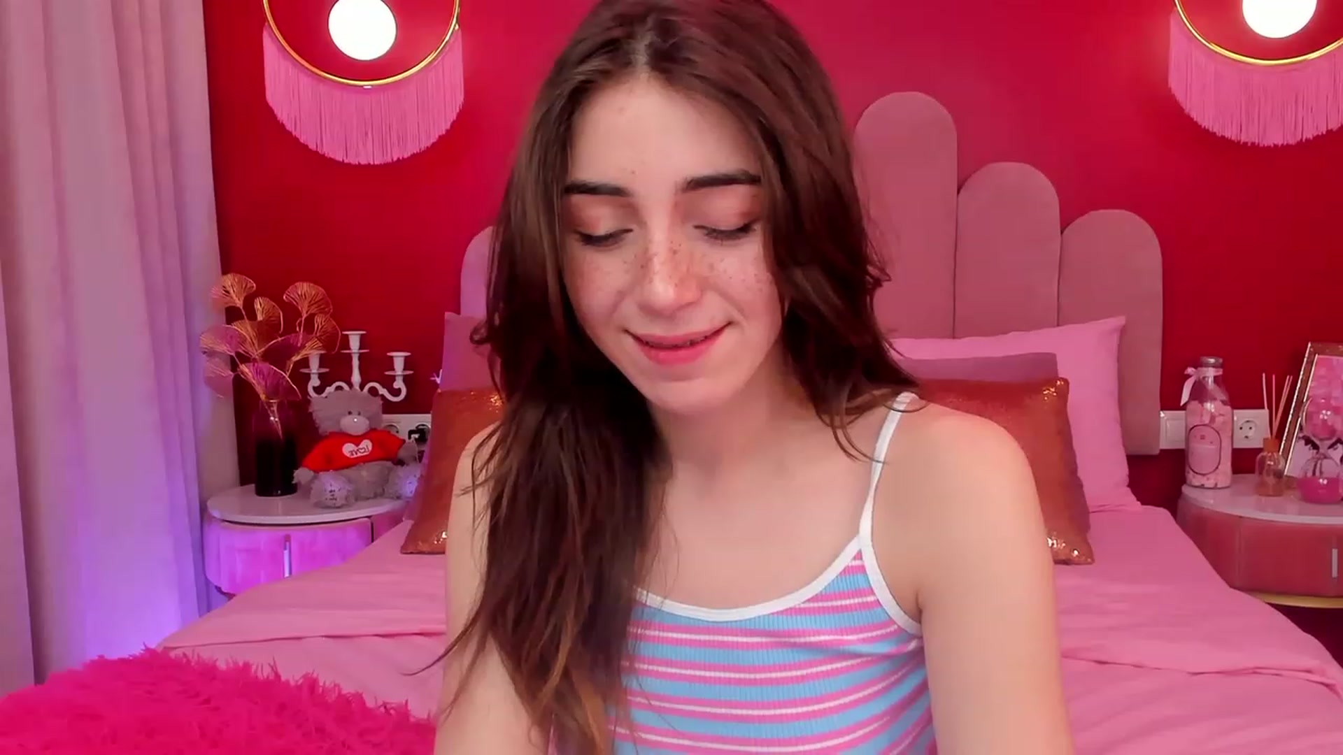 Gallery image thumbnail from ElsaYoung's myfreecams stream on, 04/28/2023, 06:46 image 9 of 20