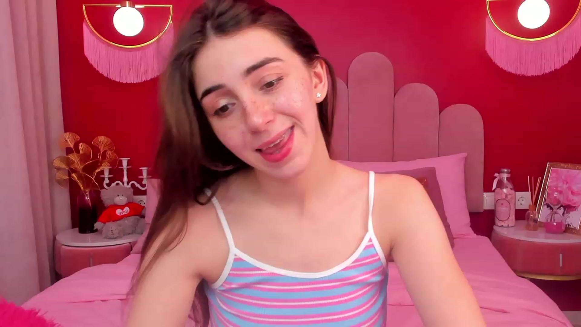 Gallery image thumbnail from ElsaYoung's myfreecams stream on, 04/28/2023, 09:28 image 7 of 20