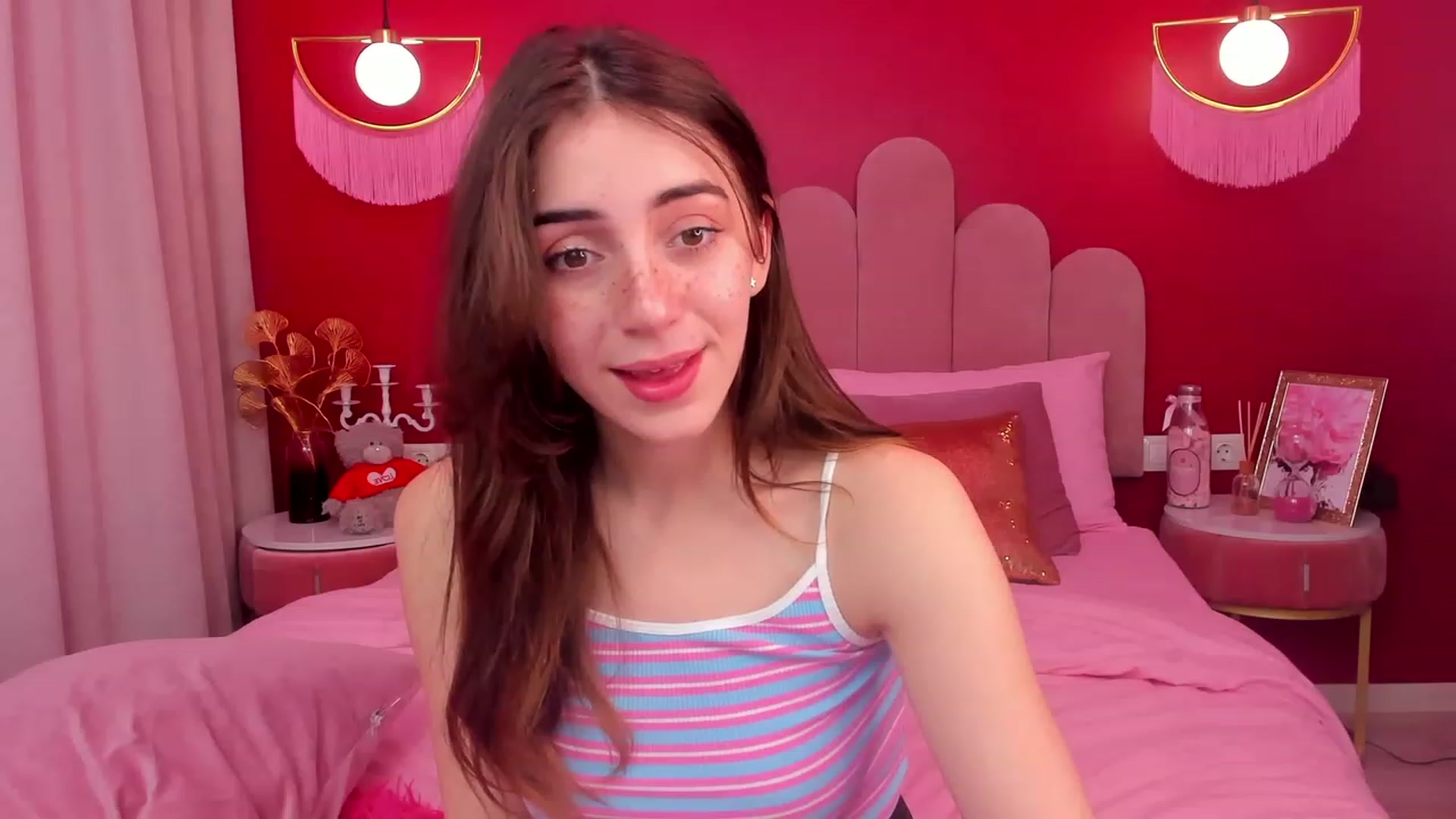 Gallery image thumbnail from ElsaYoung's myfreecams stream on, 04/28/2023, 09:28 image 15 of 20