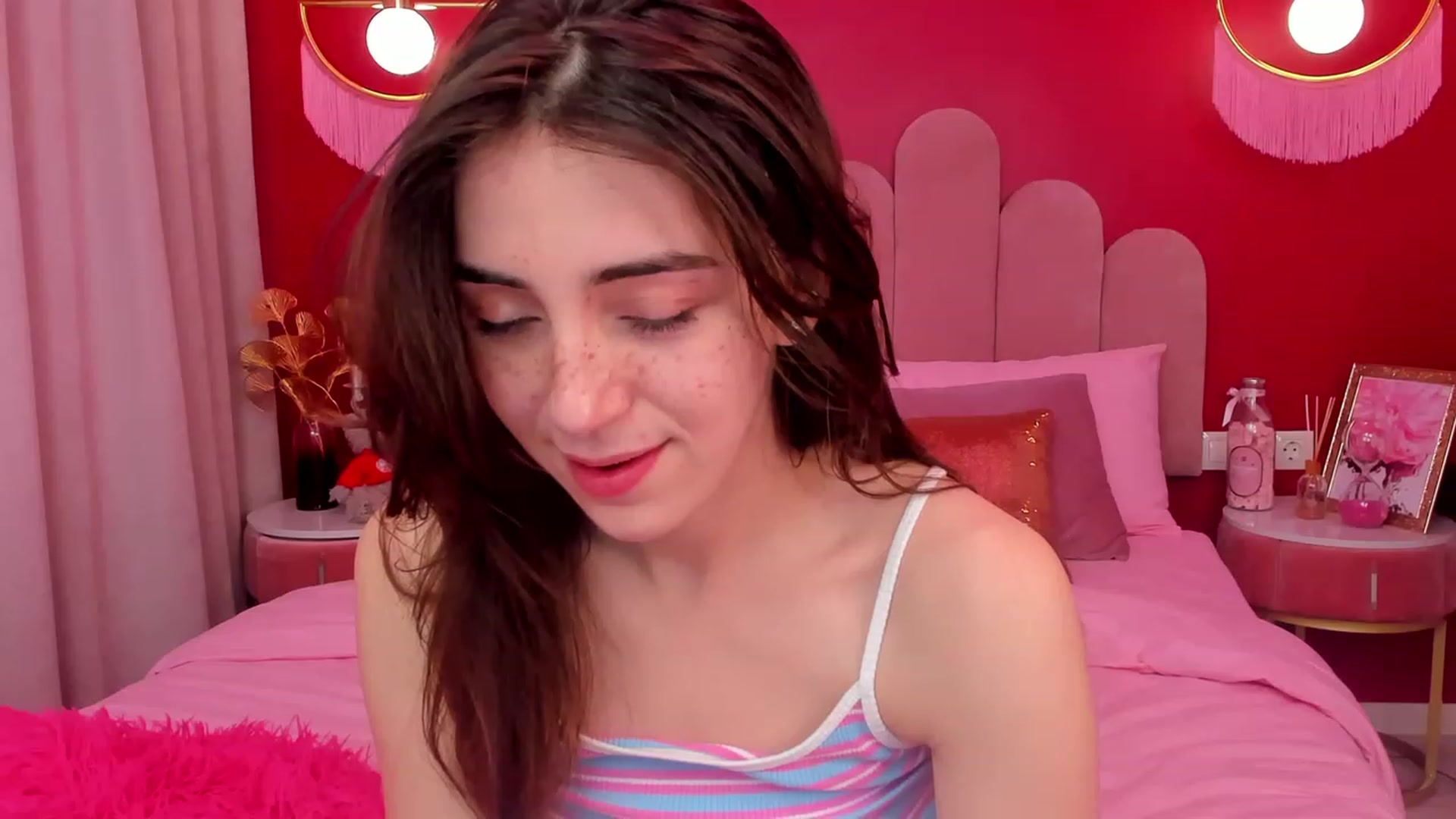 Gallery image thumbnail from ElsaYoung's myfreecams stream on, 04/28/2023, 10:32 image 20 of 20