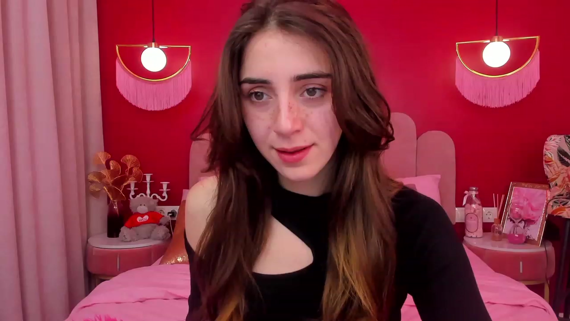 Gallery image thumbnail from ElsaYoung's myfreecams stream on, 04/28/2023, 12:15 image 12 of 20
