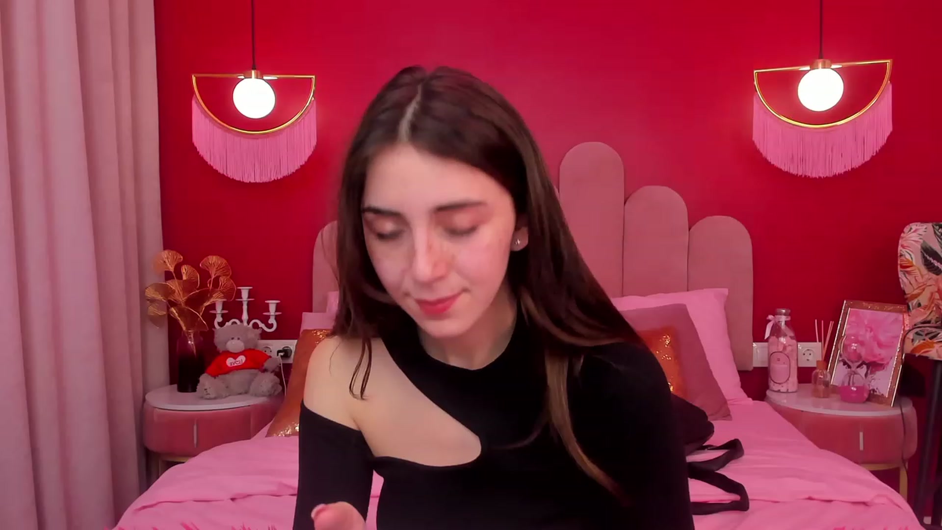 Gallery image thumbnail from ElsaYoung's myfreecams stream on, 04/28/2023, 12:15 image 9 of 20