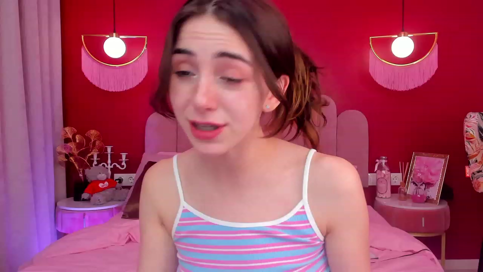 Gallery image thumbnail from ElsaYoung's myfreecams stream on, 04/30/2023, 19:25 image 4 of 20