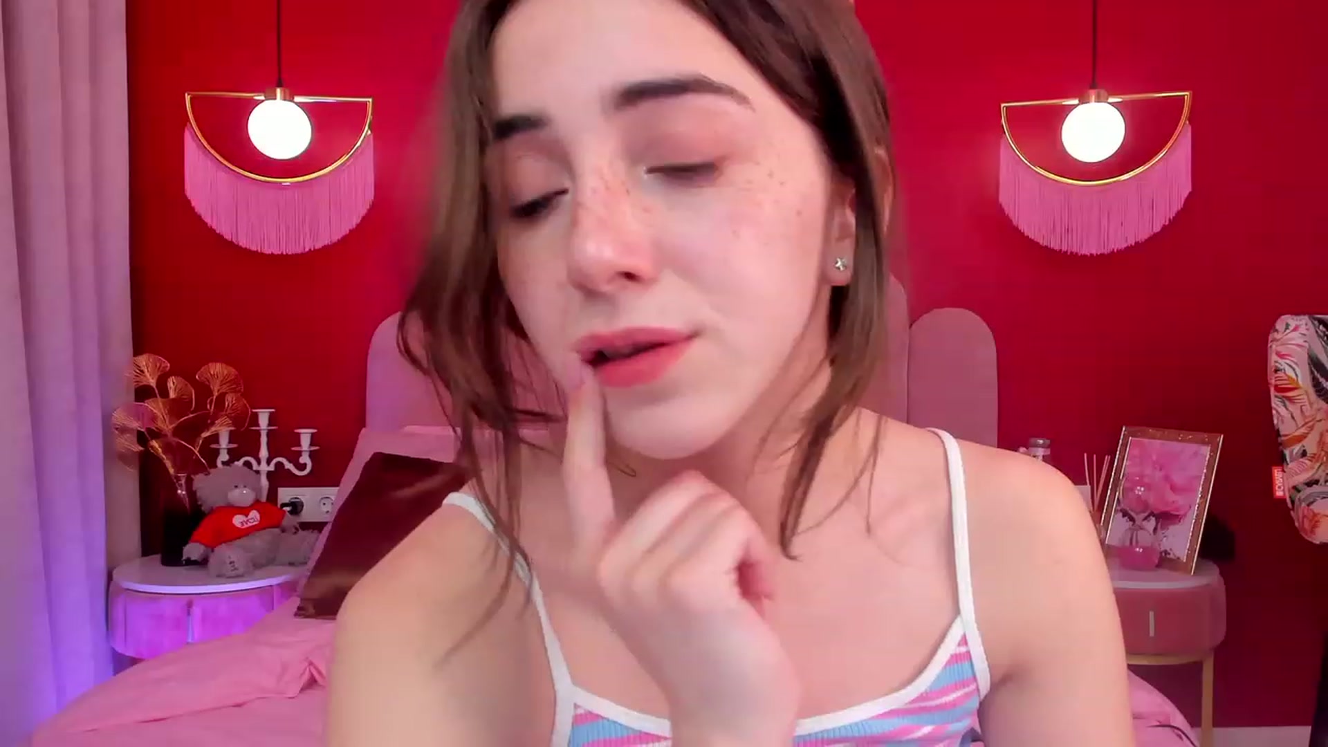 Gallery image thumbnail from ElsaYoung's myfreecams stream on, 04/30/2023, 19:25 image 19 of 20
