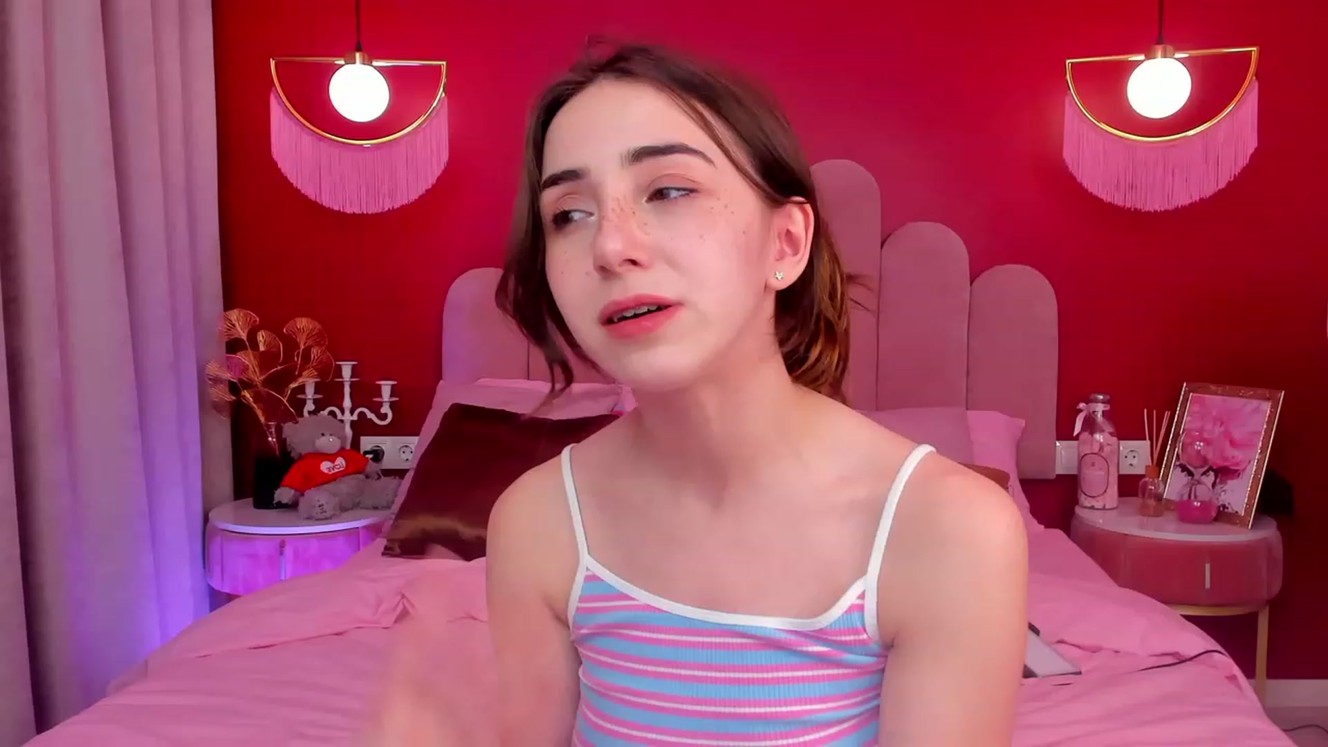 Gallery image thumbnail from ElsaYoung's myfreecams stream on, 04/30/2023, 19:25 image 7 of 20