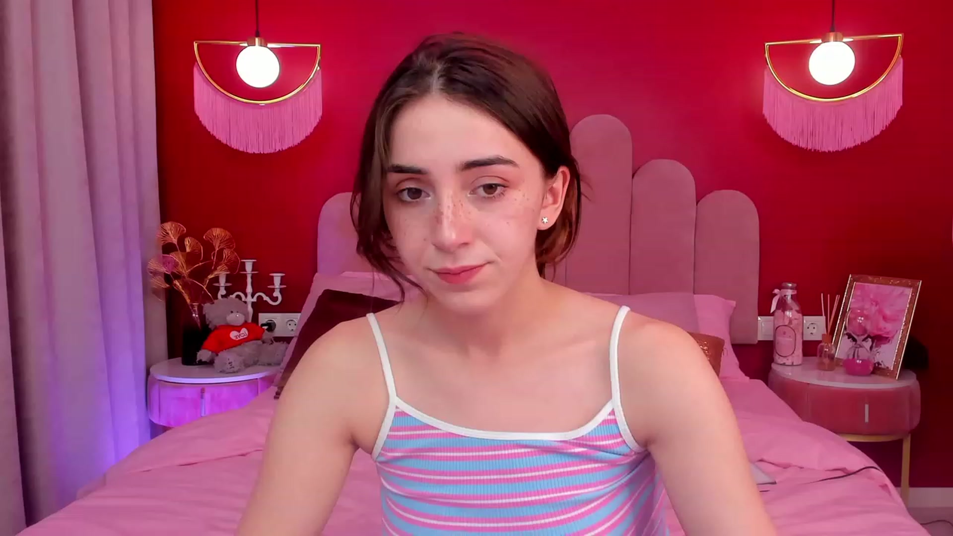 Gallery image thumbnail from ElsaYoung's myfreecams stream on, 04/30/2023, 19:25 image 6 of 20