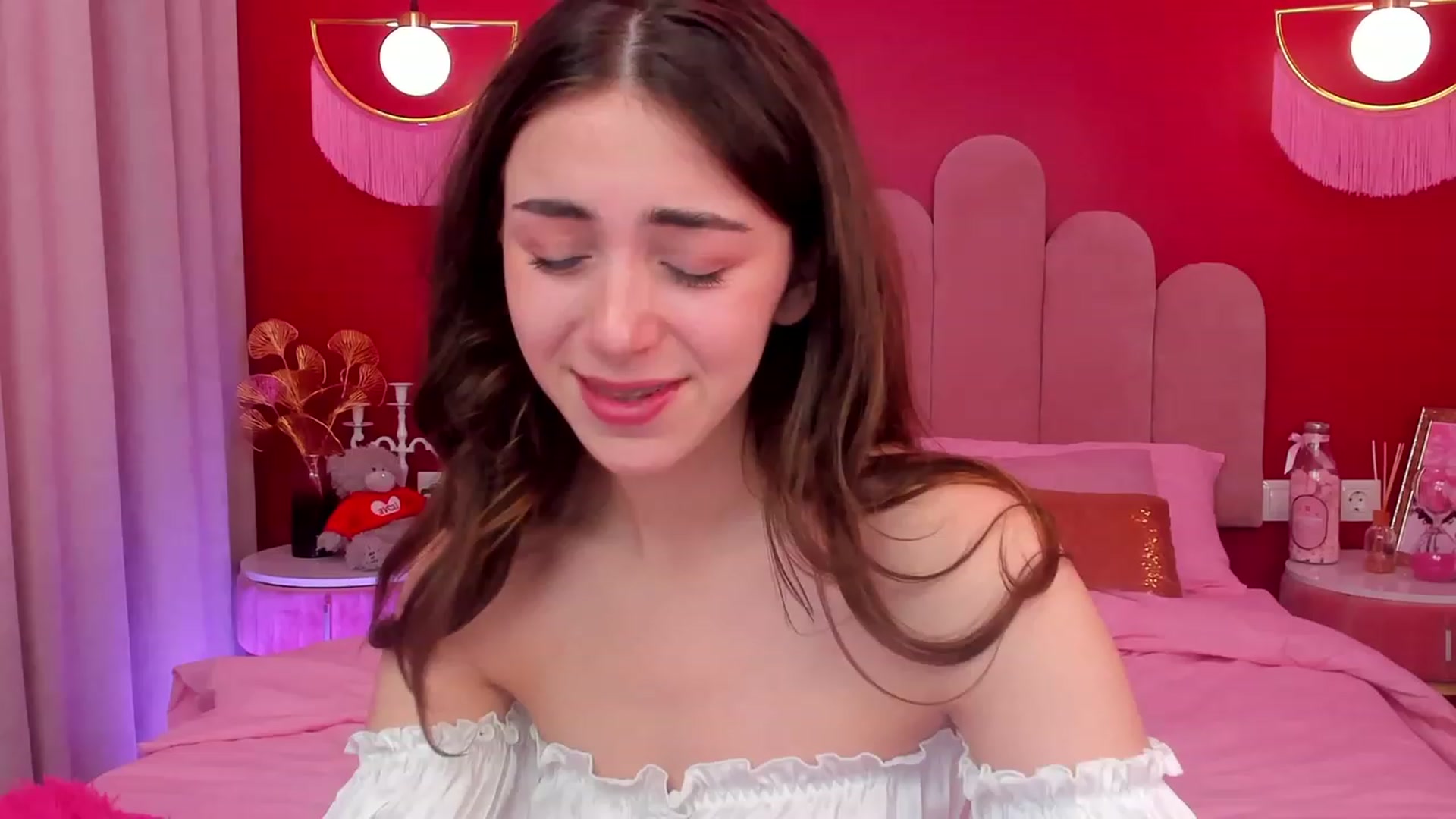 Gallery image thumbnail from ElsaYoung's myfreecams stream on, 05/03/2023, 12:44 image 2 of 20
