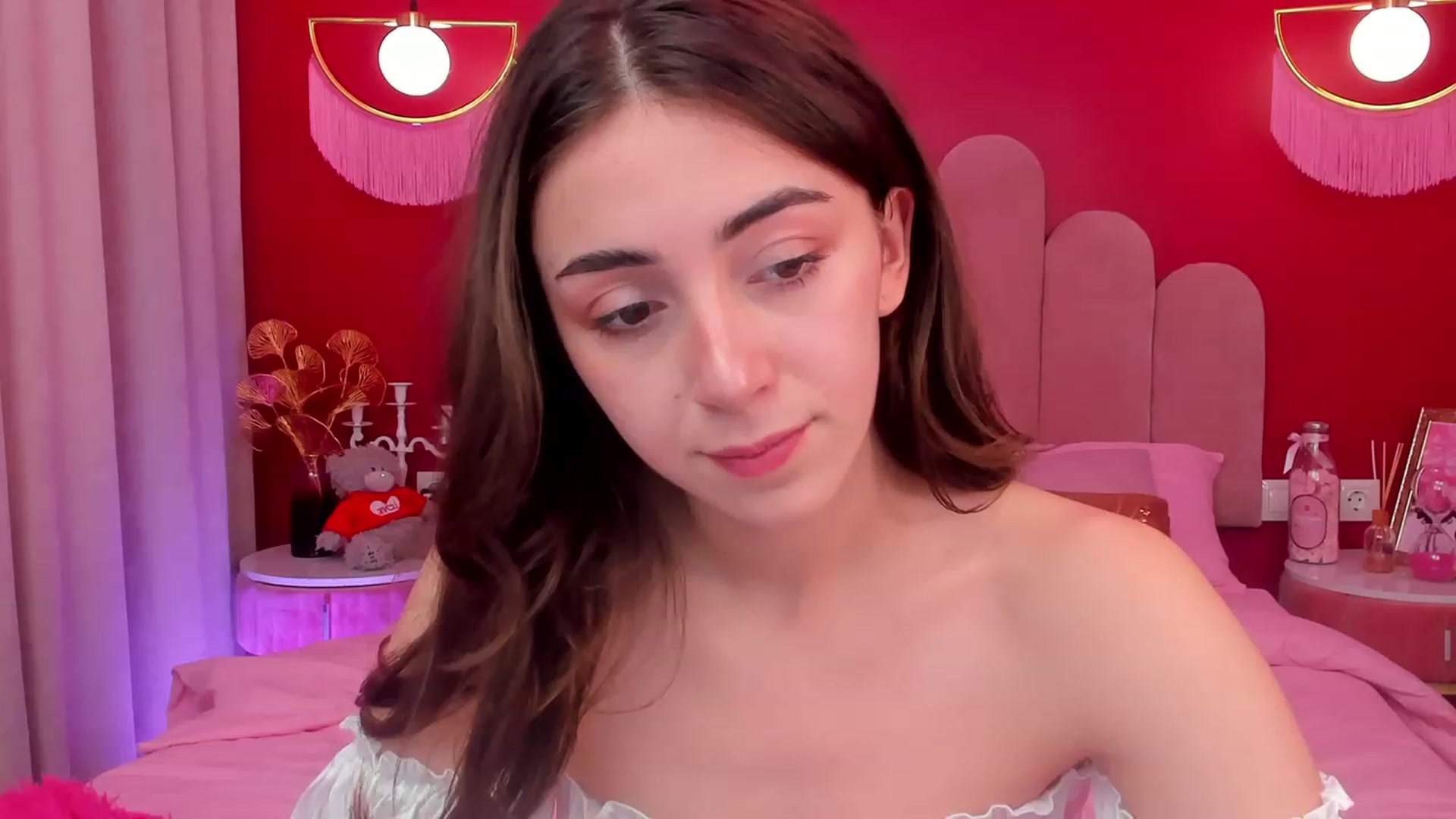 Gallery image thumbnail from ElsaYoung's myfreecams stream on, 05/03/2023, 12:44 image 8 of 20