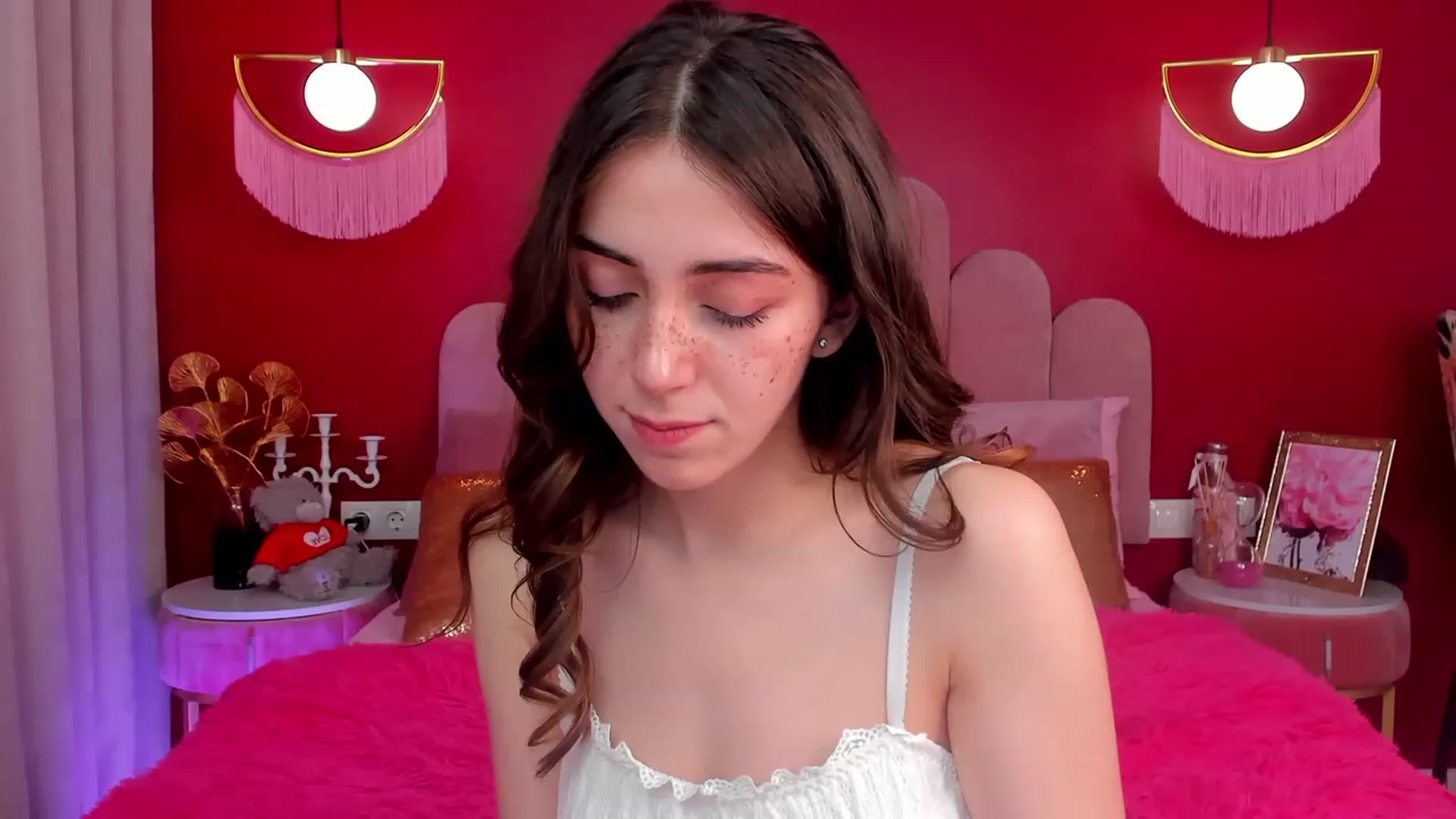 Gallery image thumbnail from ElsaYoung's myfreecams stream on, 05/04/2023, 14:07 image 19 of 20