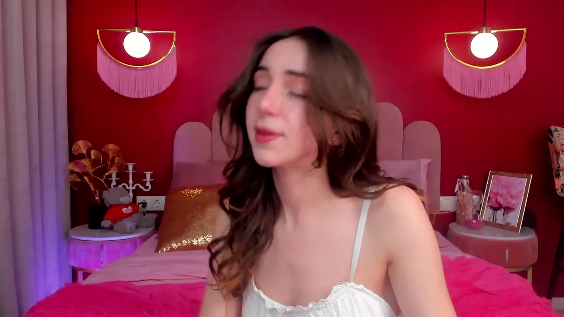 Gallery image thumbnail from ElsaYoung's myfreecams stream on, 05/04/2023, 16:01 image 2 of 20