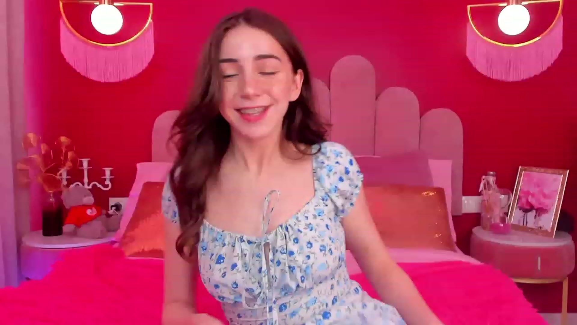 Gallery image thumbnail from ElsaYoung's myfreecams stream on, 05/05/2023, 05:36 image 6 of 20