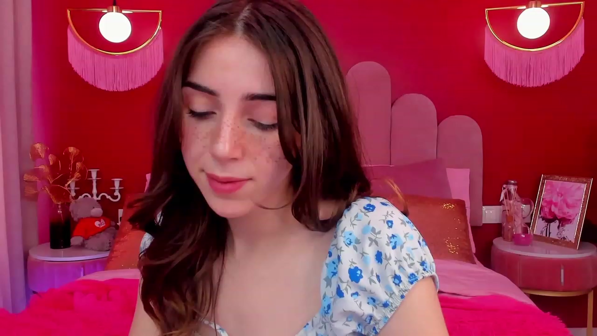 Gallery image thumbnail from ElsaYoung's myfreecams stream on, 05/05/2023, 06:30 image 13 of 20