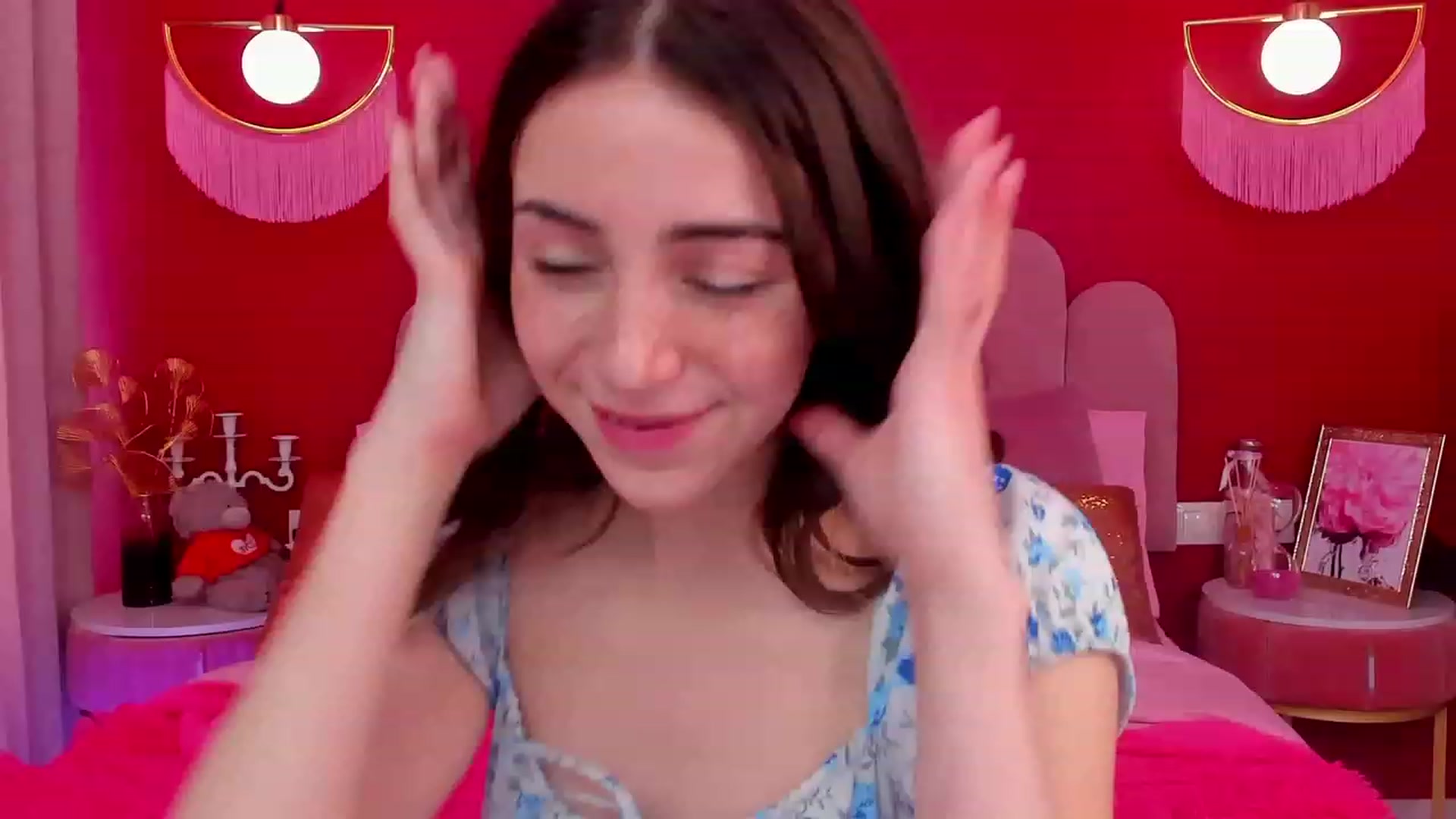 Gallery image thumbnail from ElsaYoung's myfreecams stream on, 05/05/2023, 06:30 image 11 of 20