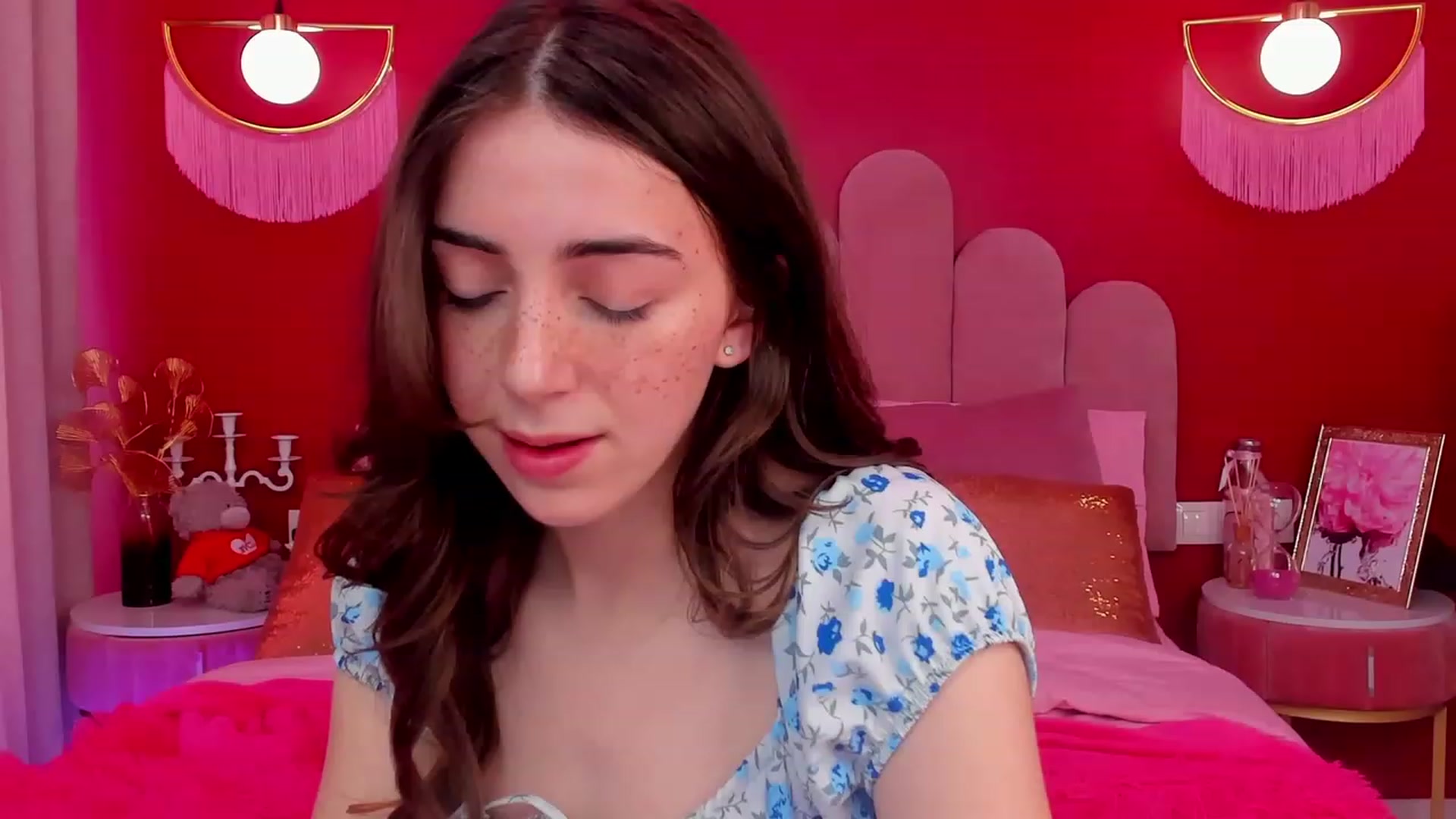 Gallery image thumbnail from ElsaYoung's myfreecams stream on, 05/05/2023, 06:30 image 4 of 20
