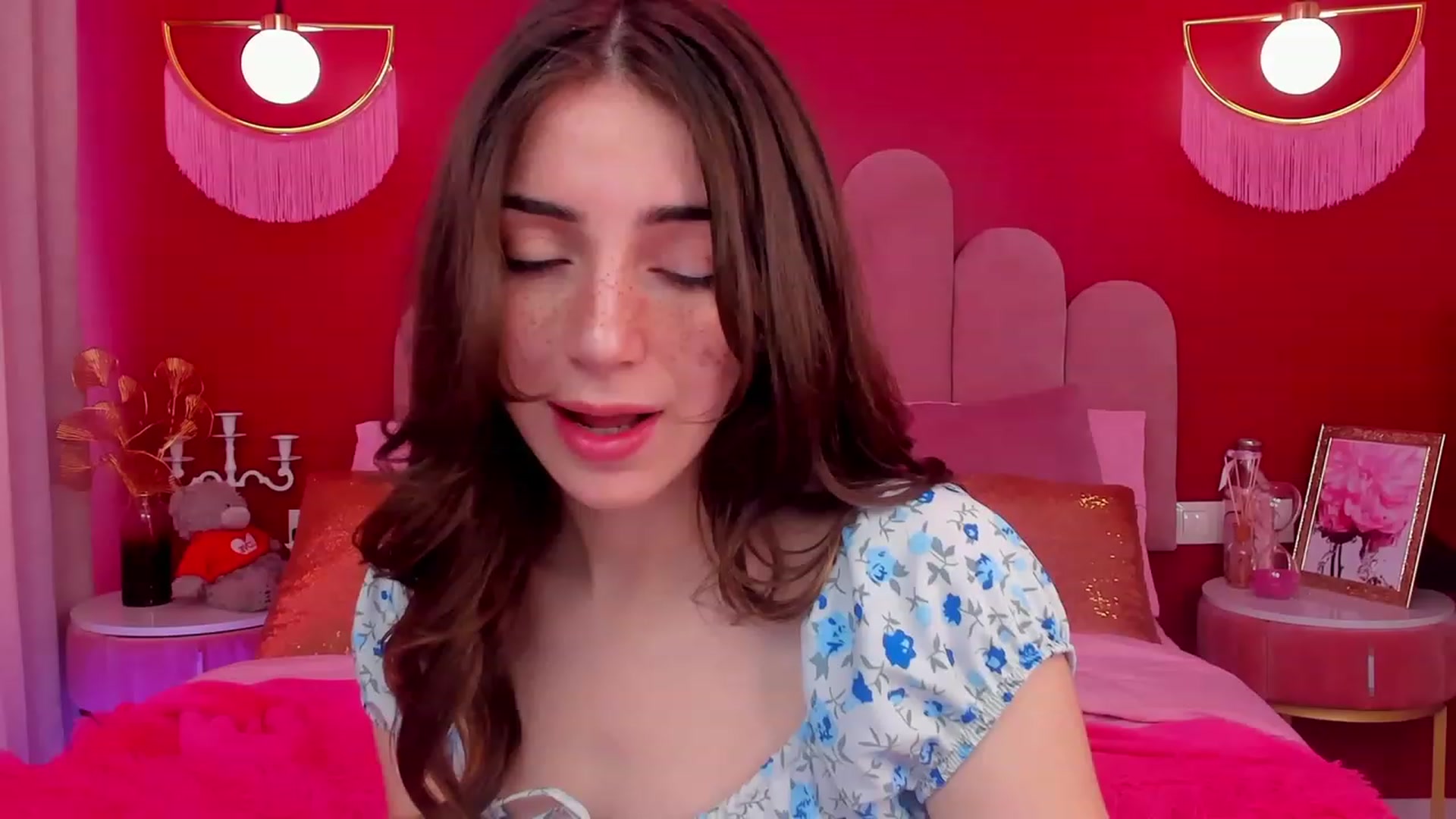 Gallery image thumbnail from ElsaYoung's myfreecams stream on, 05/05/2023, 06:30 image 1 of 20