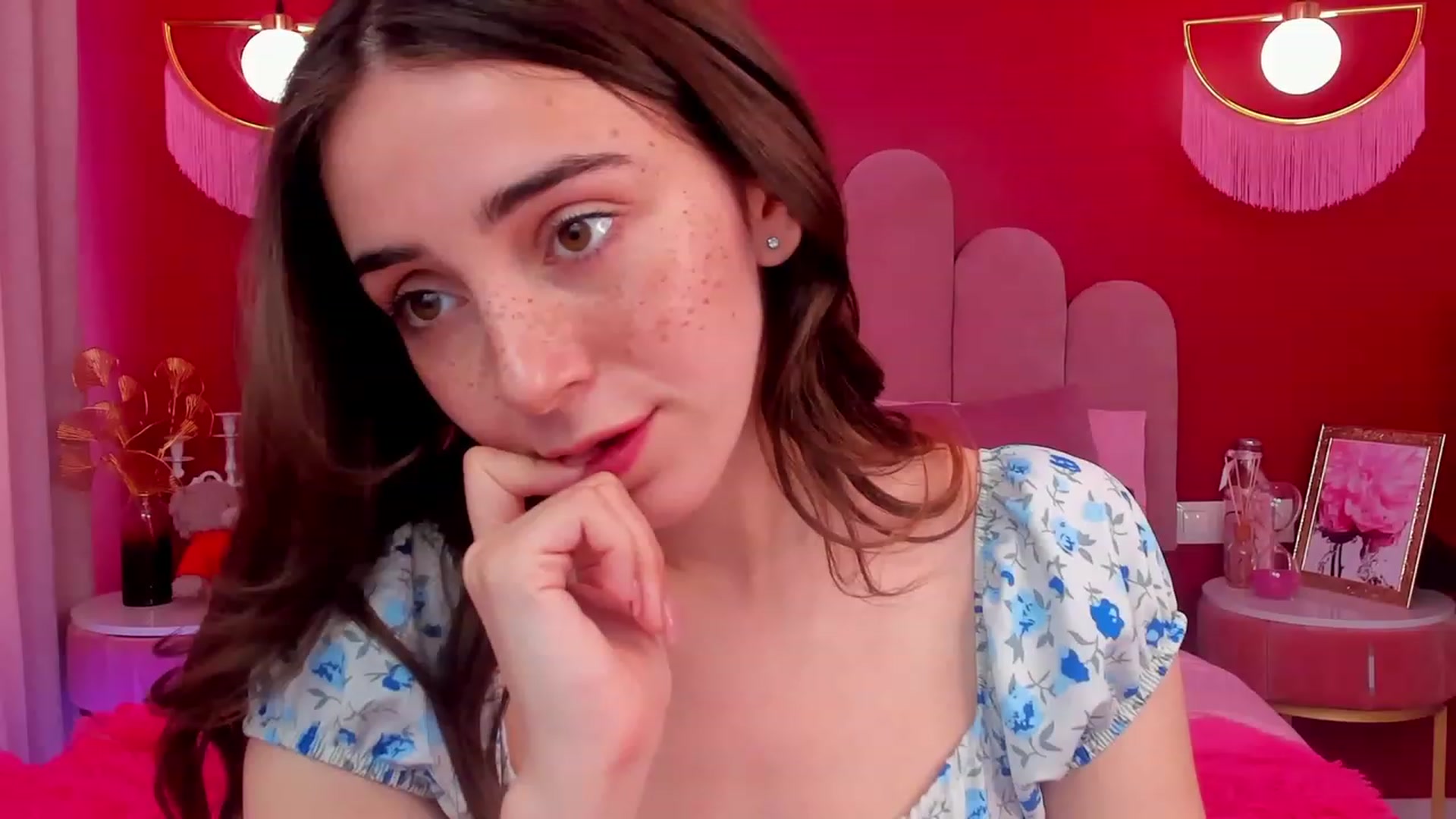 Gallery image thumbnail from ElsaYoung's myfreecams stream on, 05/05/2023, 06:30 image 8 of 20